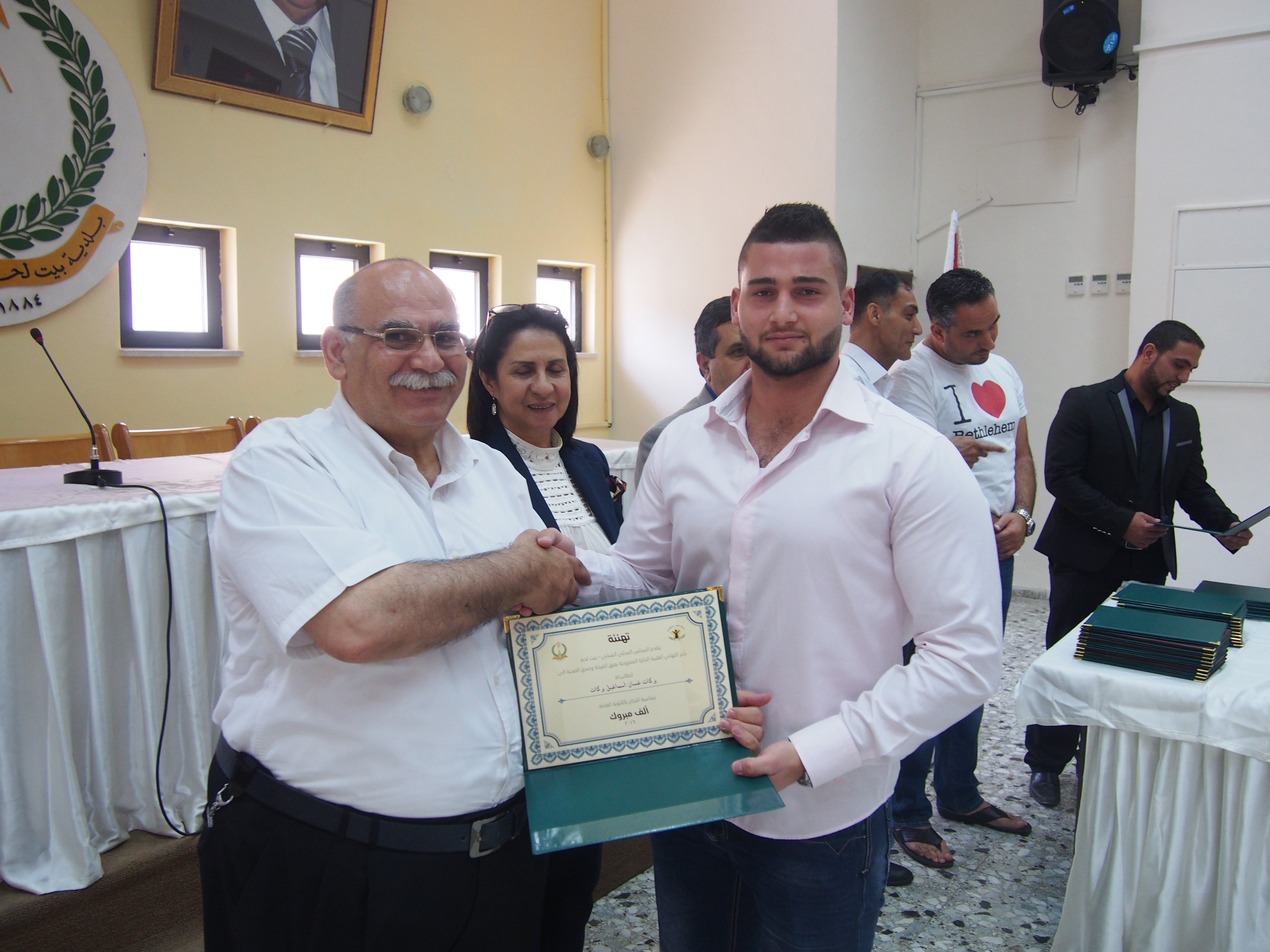 المجلس المحلي الشبابي في بيت لحم يكرم الناجحين في الثانوية العامة من أعضاء الهيئة العامة والمجلس الشبابي