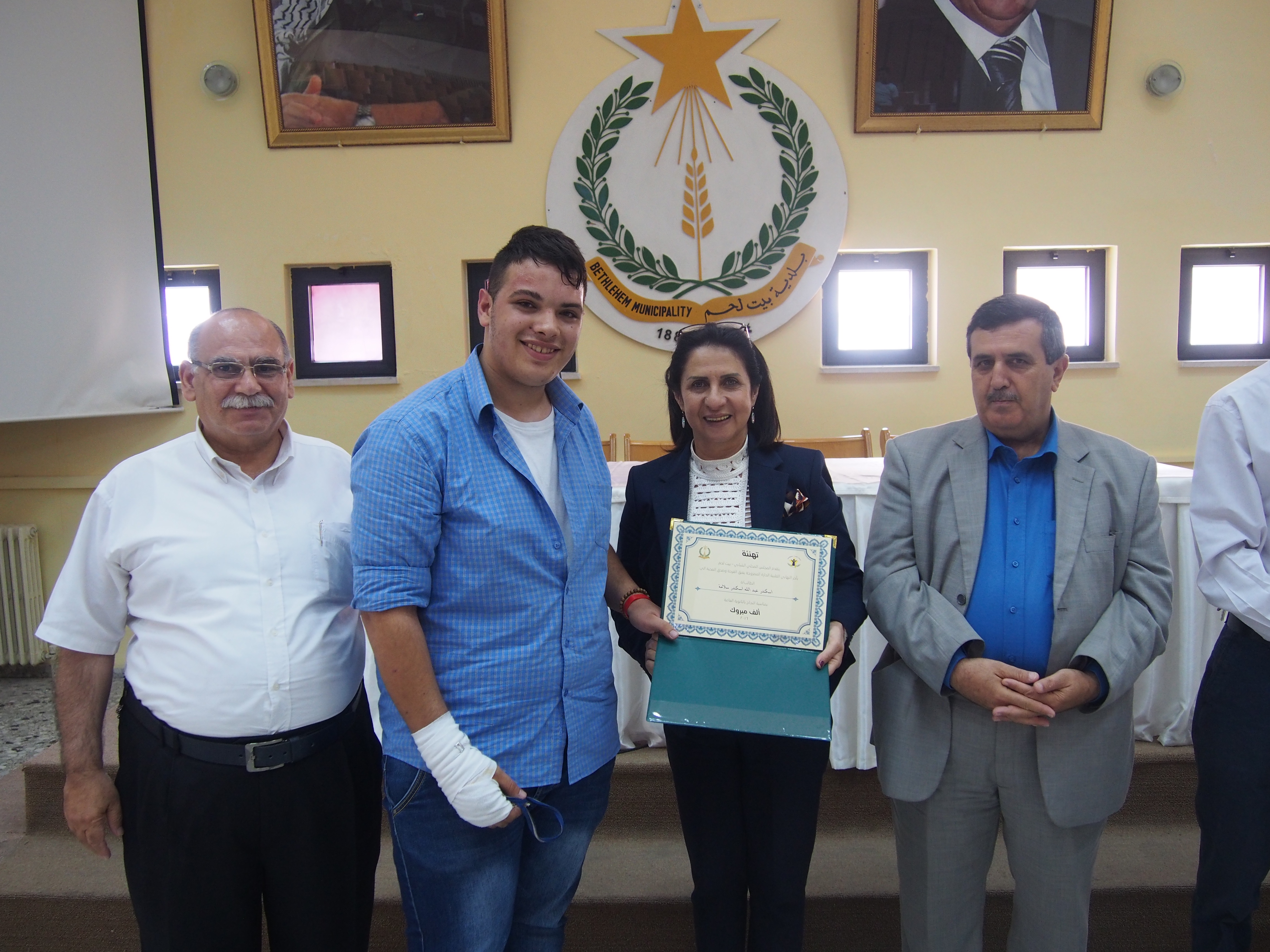 المجلس المحلي الشبابي في بيت لحم يكرم الناجحين في الثانوية العامة من أعضاء الهيئة العامة والمجلس الشبابي