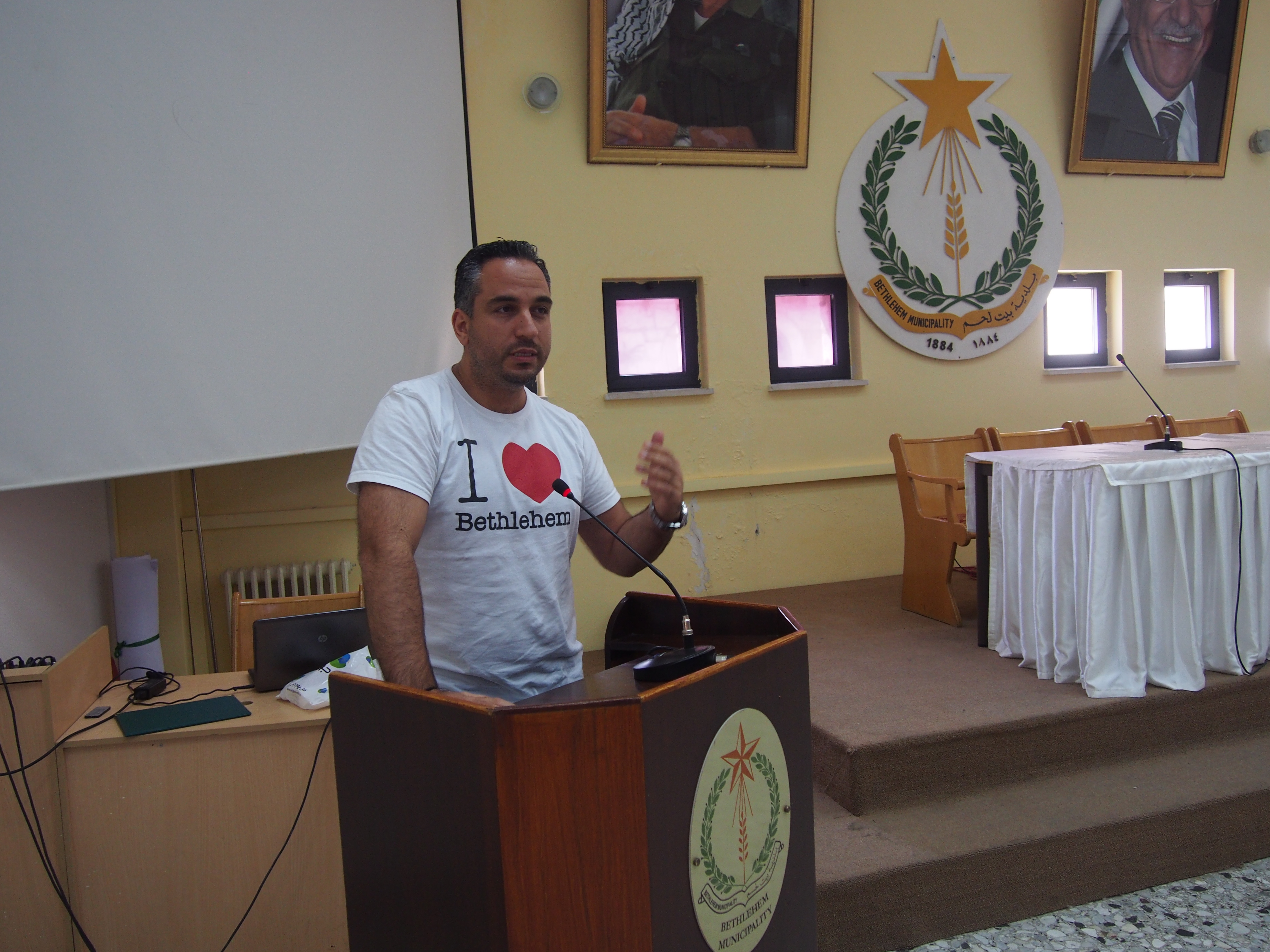 المجلس المحلي الشبابي في بيت لحم يكرم الناجحين في الثانوية العامة من أعضاء الهيئة العامة والمجلس الشبابي