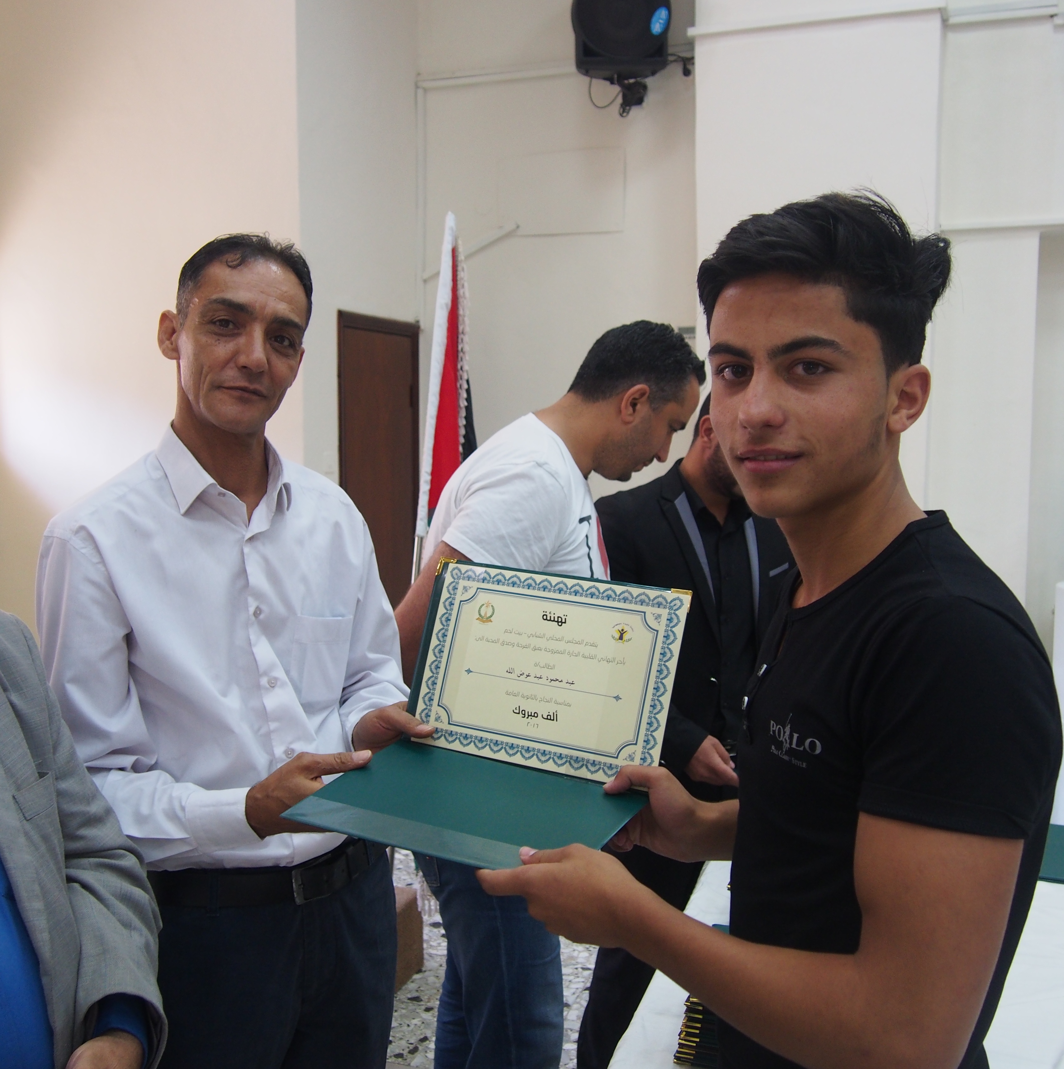 المجلس المحلي الشبابي في بيت لحم يكرم الناجحين في الثانوية العامة من أعضاء الهيئة العامة والمجلس الشبابي