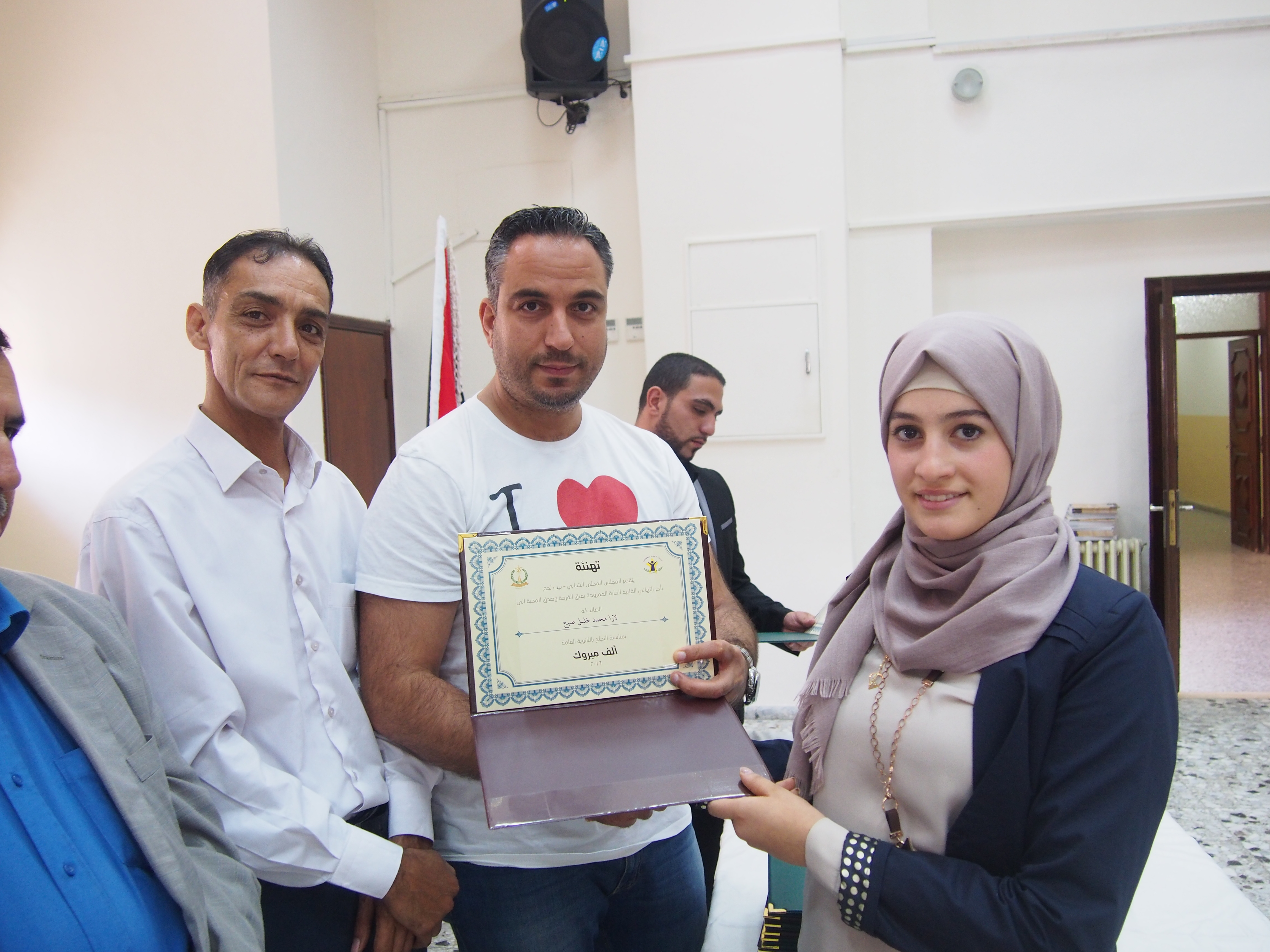 المجلس المحلي الشبابي في بيت لحم يكرم الناجحين في الثانوية العامة من أعضاء الهيئة العامة والمجلس الشبابي