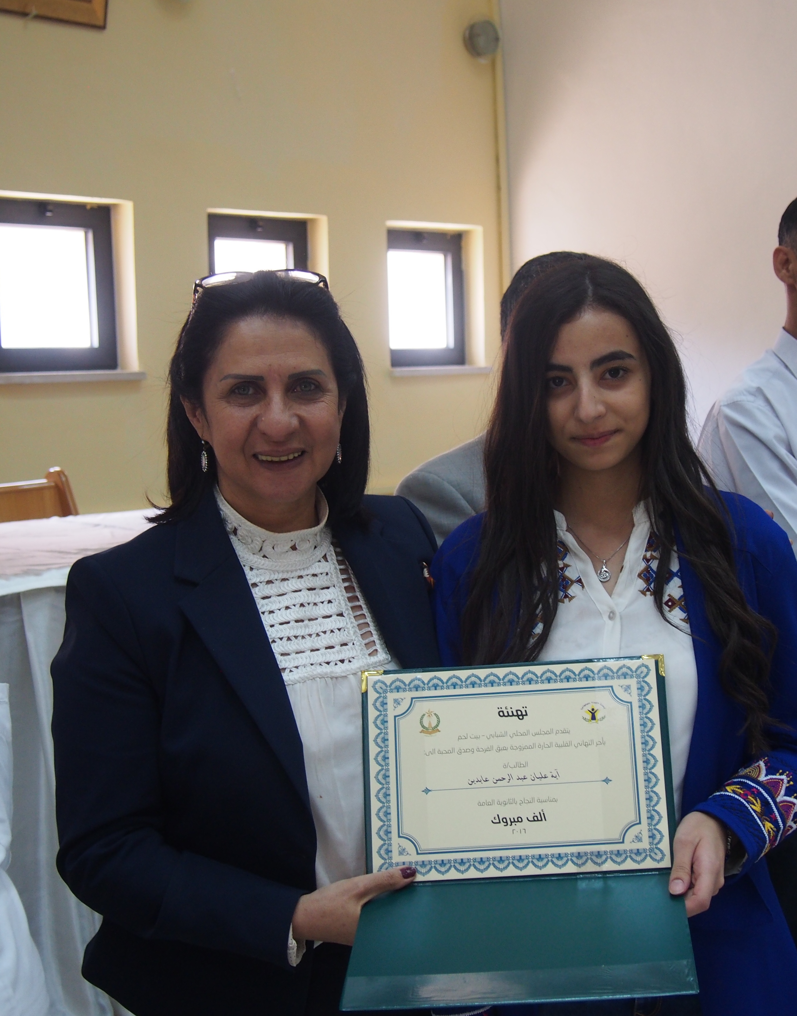 المجلس المحلي الشبابي في بيت لحم يكرم الناجحين في الثانوية العامة من أعضاء الهيئة العامة والمجلس الشبابي