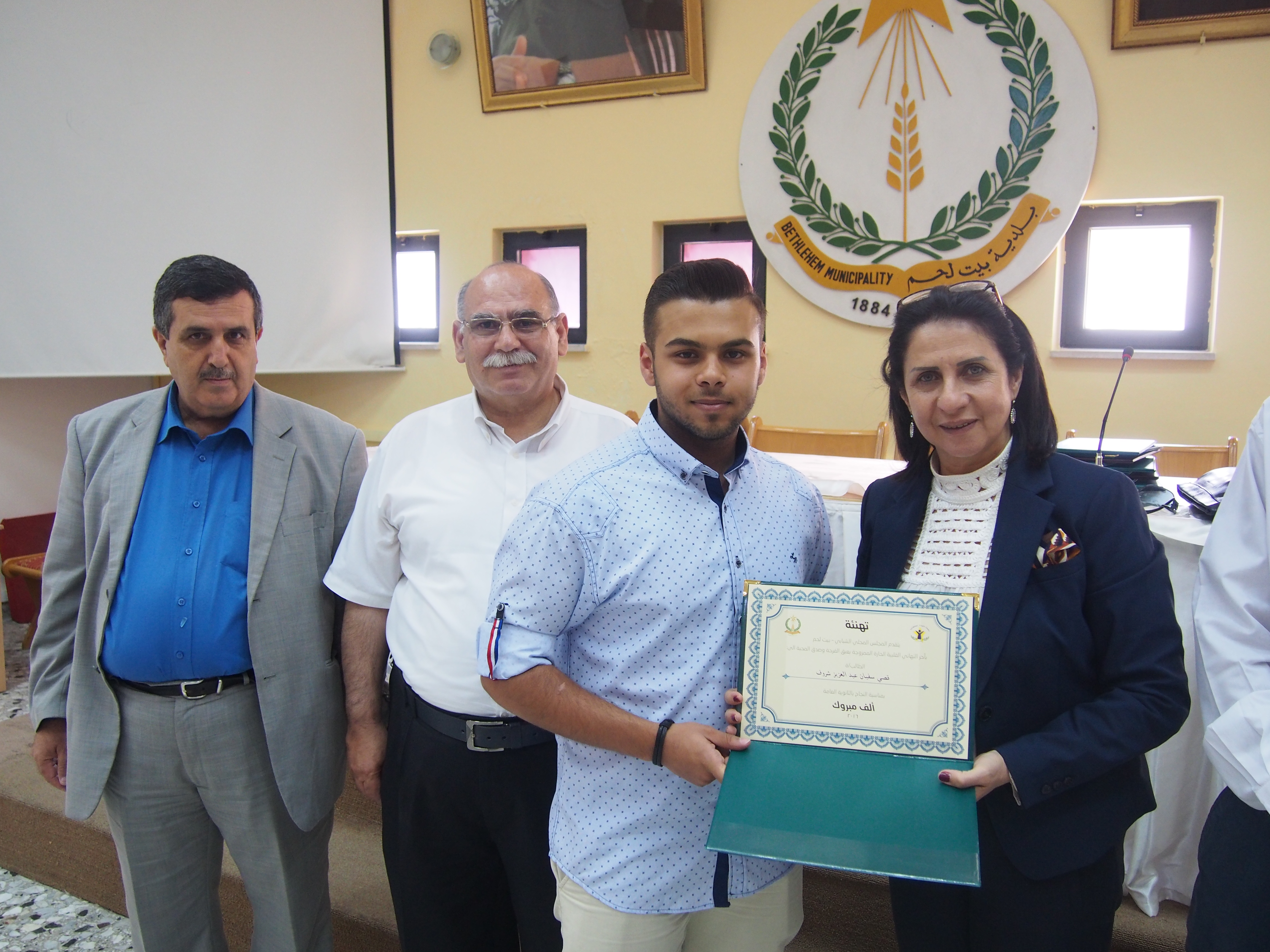 المجلس المحلي الشبابي في بيت لحم يكرم الناجحين في الثانوية العامة من أعضاء الهيئة العامة والمجلس الشبابي