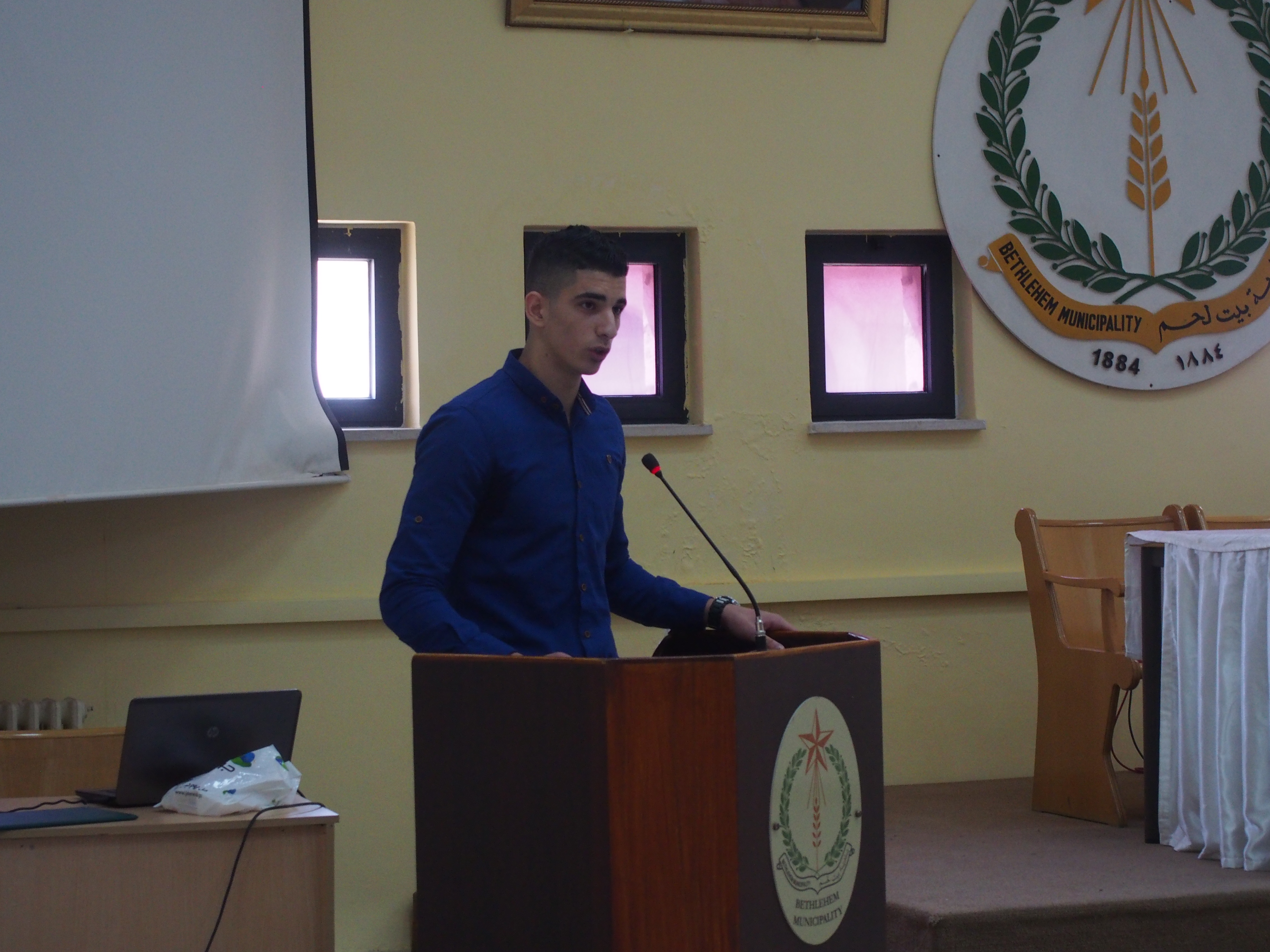 المجلس المحلي الشبابي في بيت لحم يكرم الناجحين في الثانوية العامة من أعضاء الهيئة العامة والمجلس الشبابي