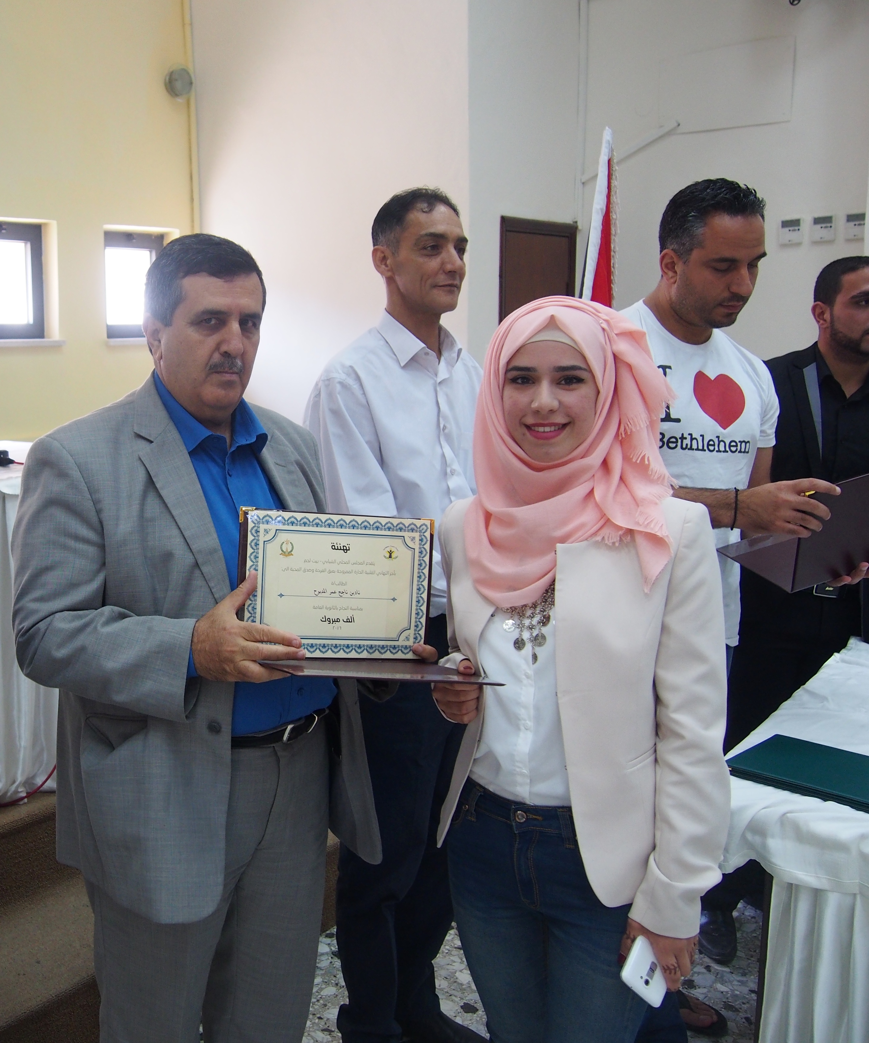 المجلس المحلي الشبابي في بيت لحم يكرم الناجحين في الثانوية العامة من أعضاء الهيئة العامة والمجلس الشبابي