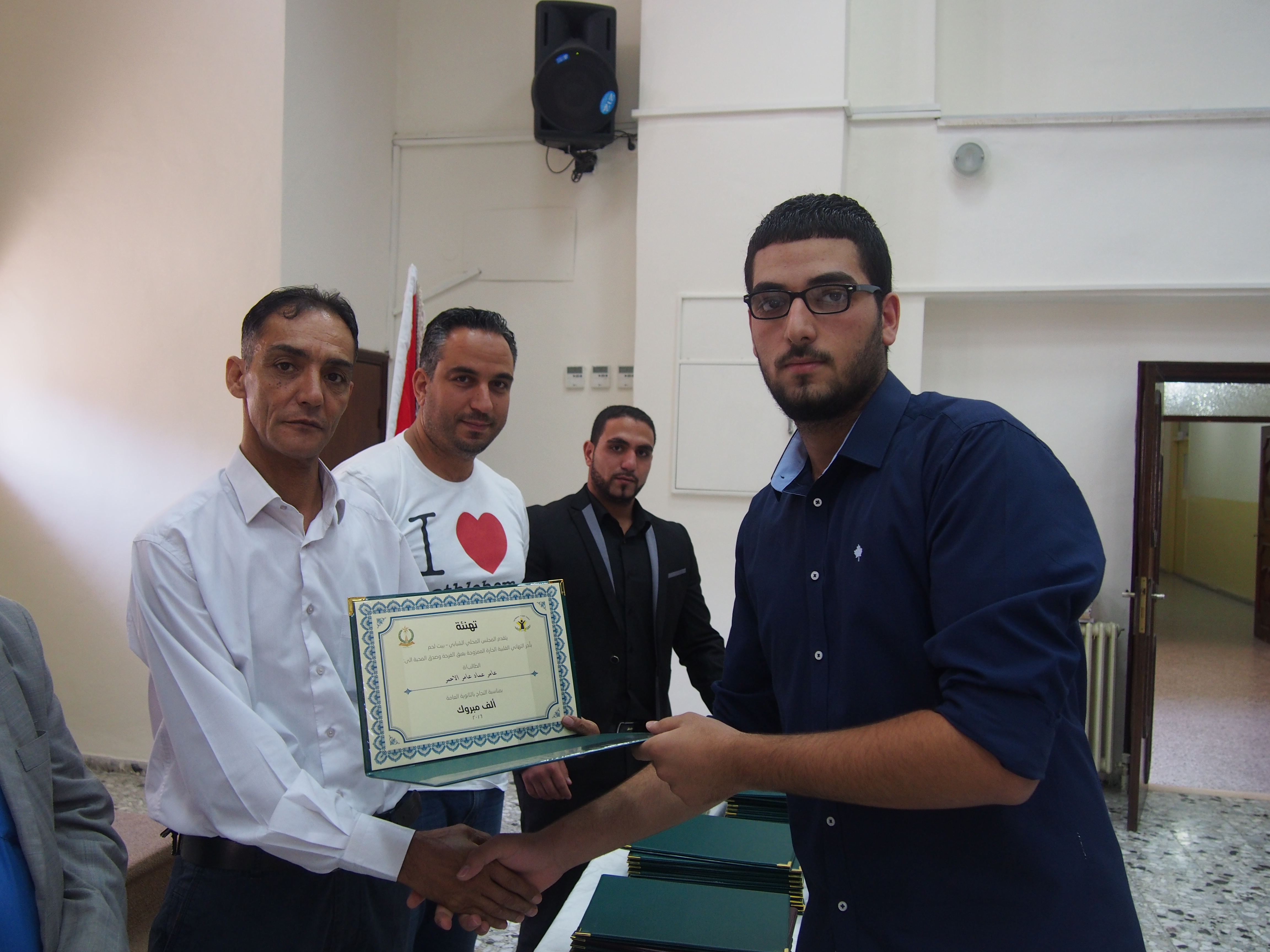 المجلس المحلي الشبابي في بيت لحم يكرم الناجحين في الثانوية العامة من أعضاء الهيئة العامة والمجلس الشبابي