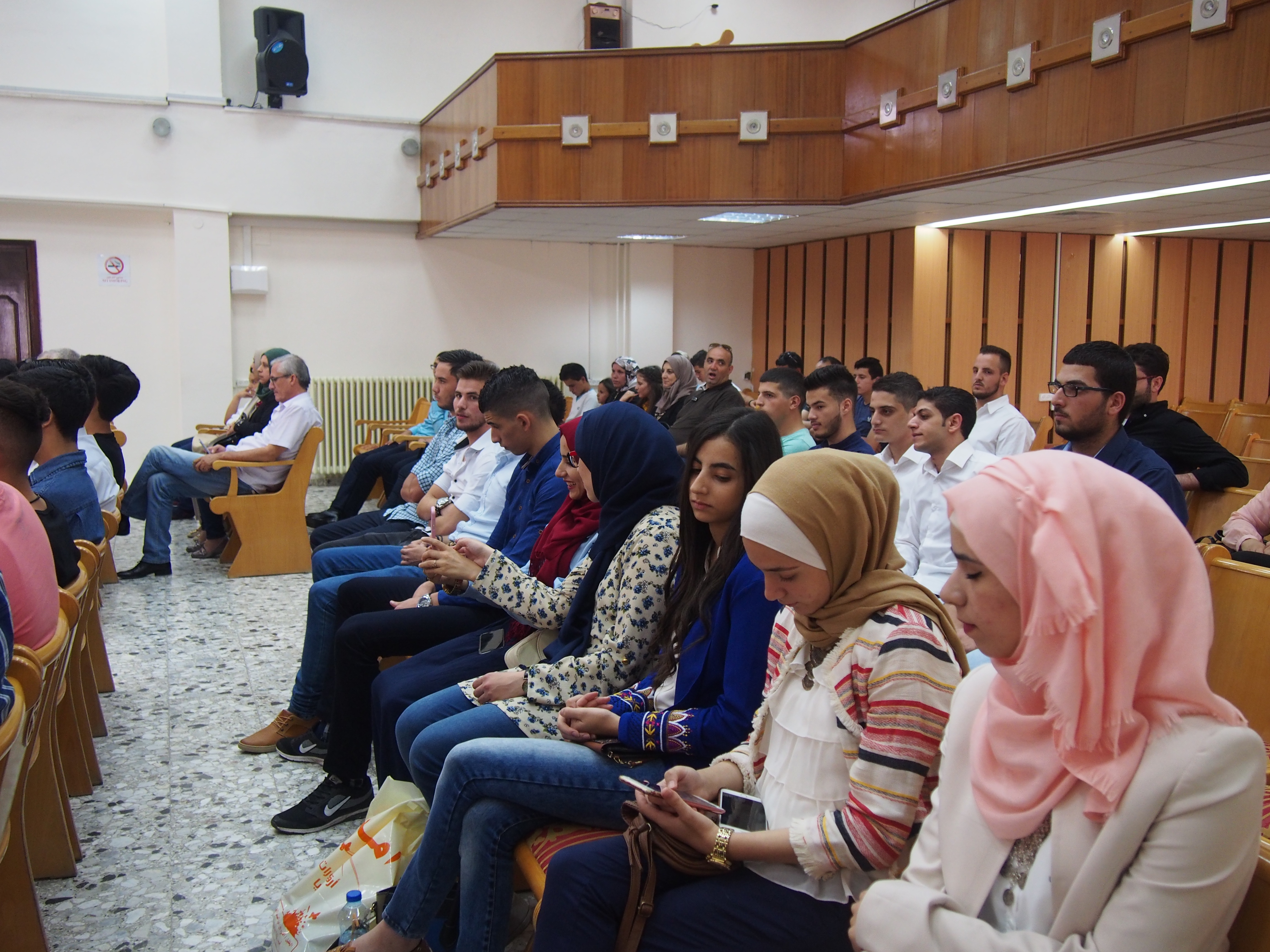 المجلس المحلي الشبابي في بيت لحم يكرم الناجحين في الثانوية العامة من أعضاء الهيئة العامة والمجلس الشبابي