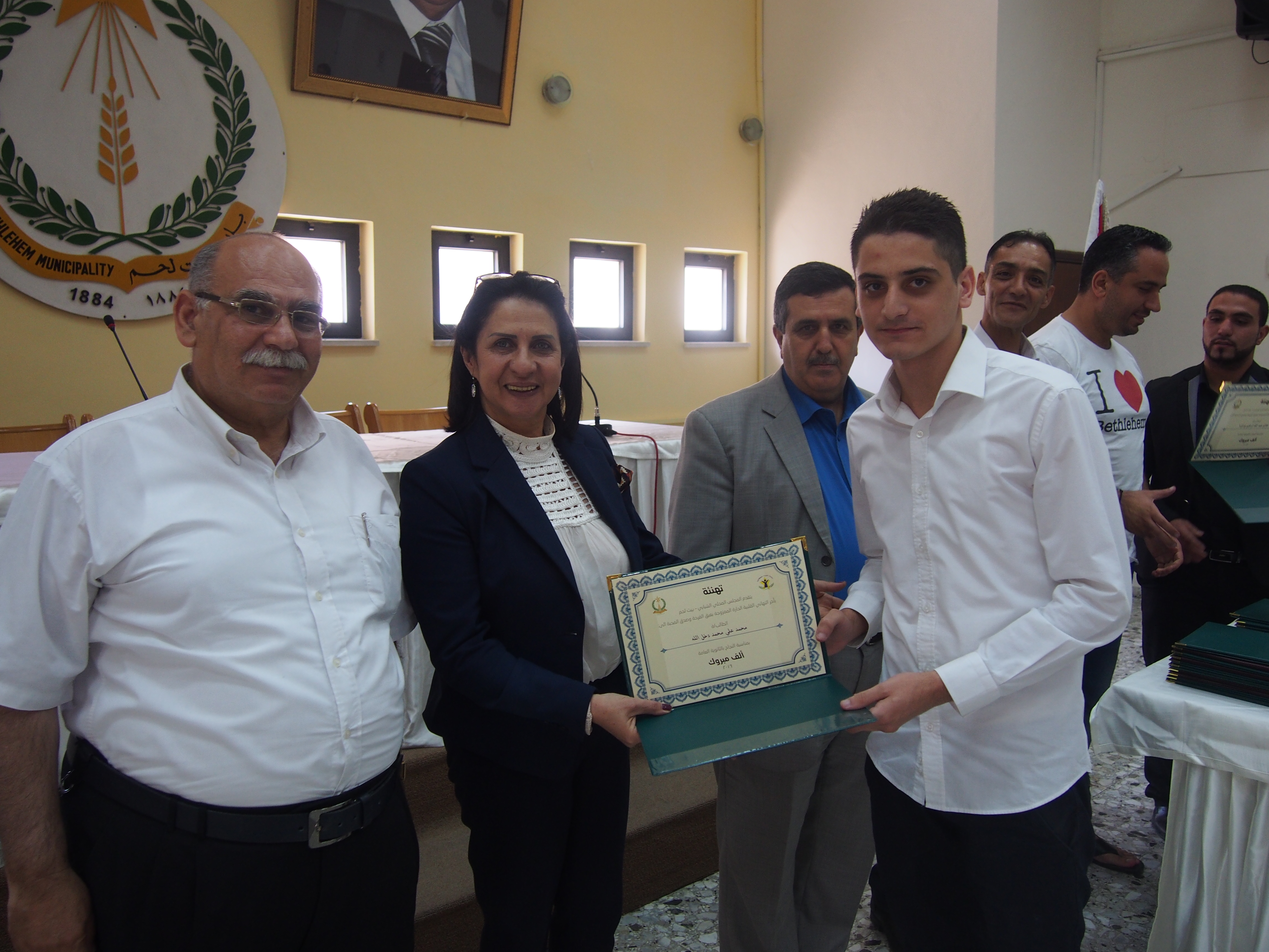 المجلس المحلي الشبابي في بيت لحم يكرم الناجحين في الثانوية العامة من أعضاء الهيئة العامة والمجلس الشبابي