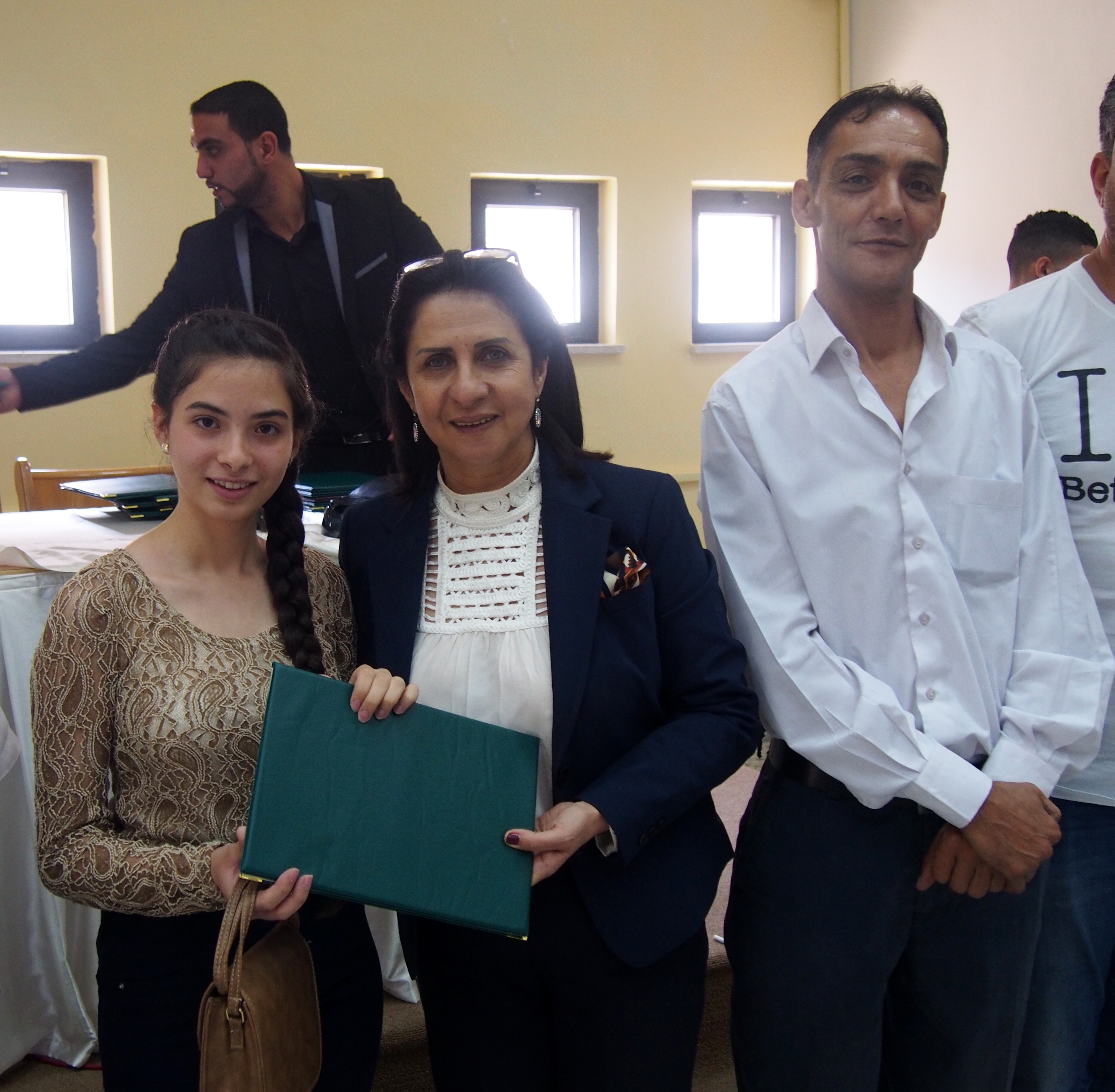 المجلس المحلي الشبابي في بيت لحم يكرم الناجحين في الثانوية العامة من أعضاء الهيئة العامة والمجلس الشبابي