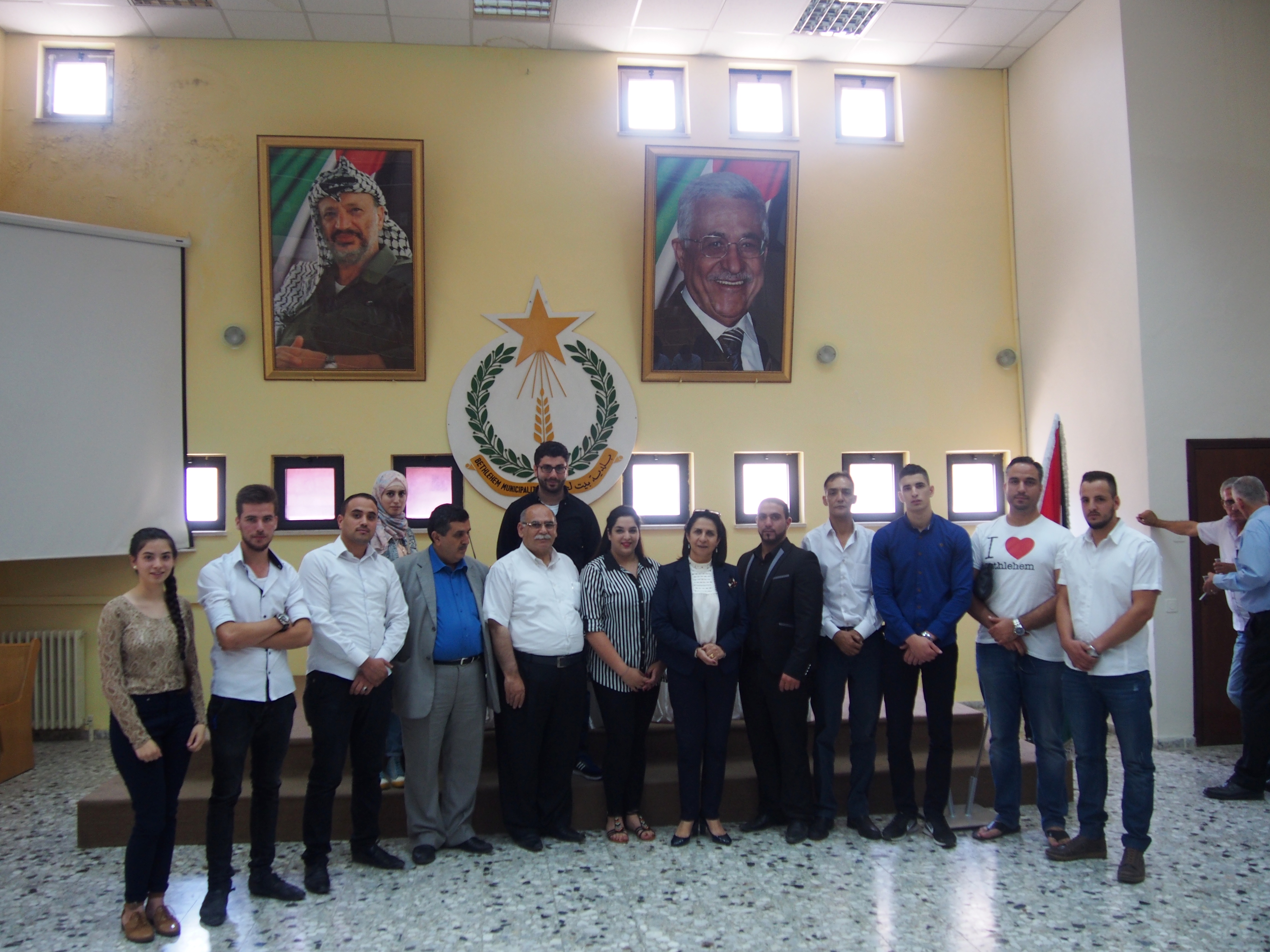 المجلس المحلي الشبابي في بيت لحم يكرم الناجحين في الثانوية العامة من أعضاء الهيئة العامة والمجلس الشبابي