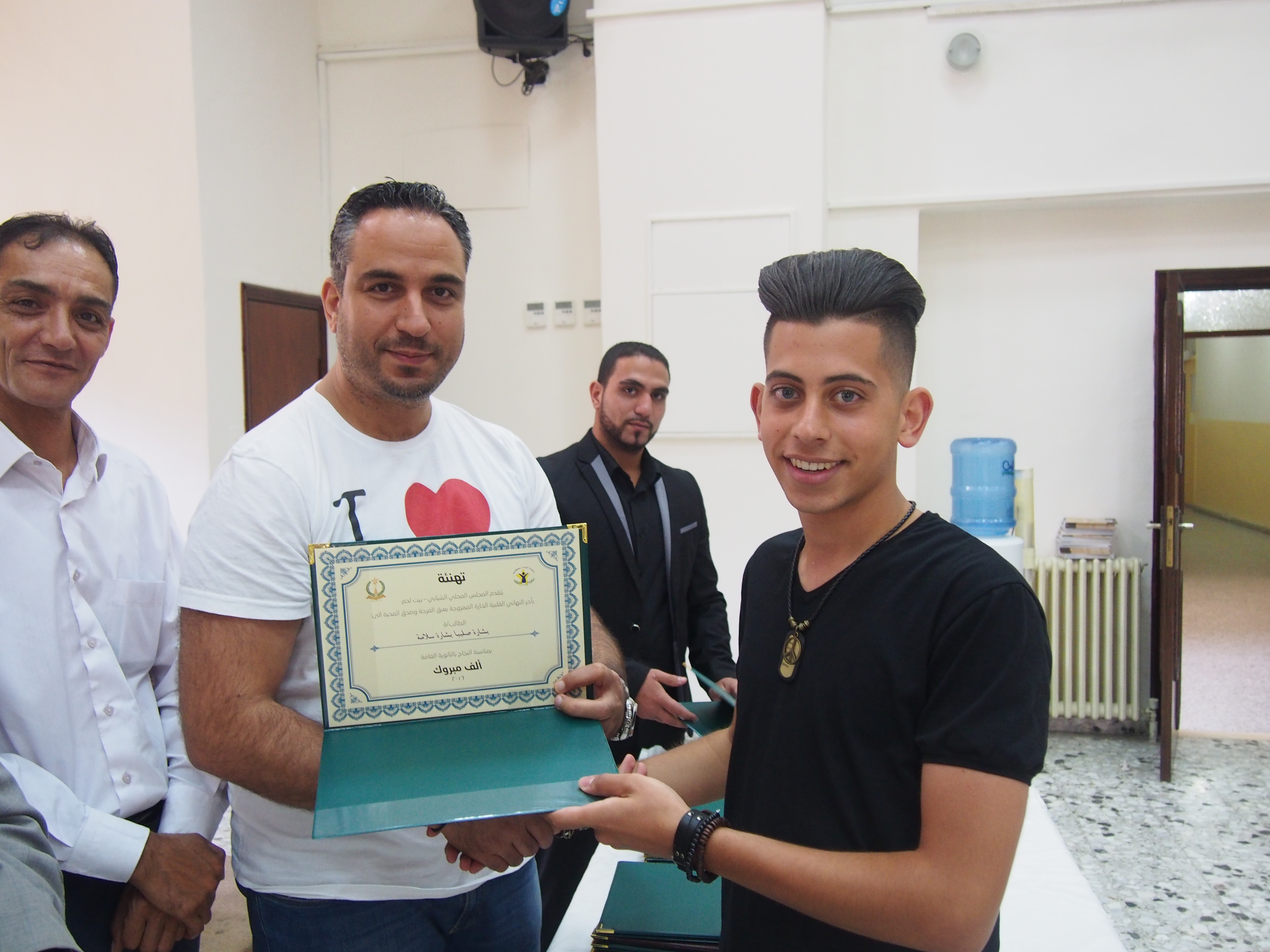 المجلس المحلي الشبابي في بيت لحم يكرم الناجحين في الثانوية العامة من أعضاء الهيئة العامة والمجلس الشبابي