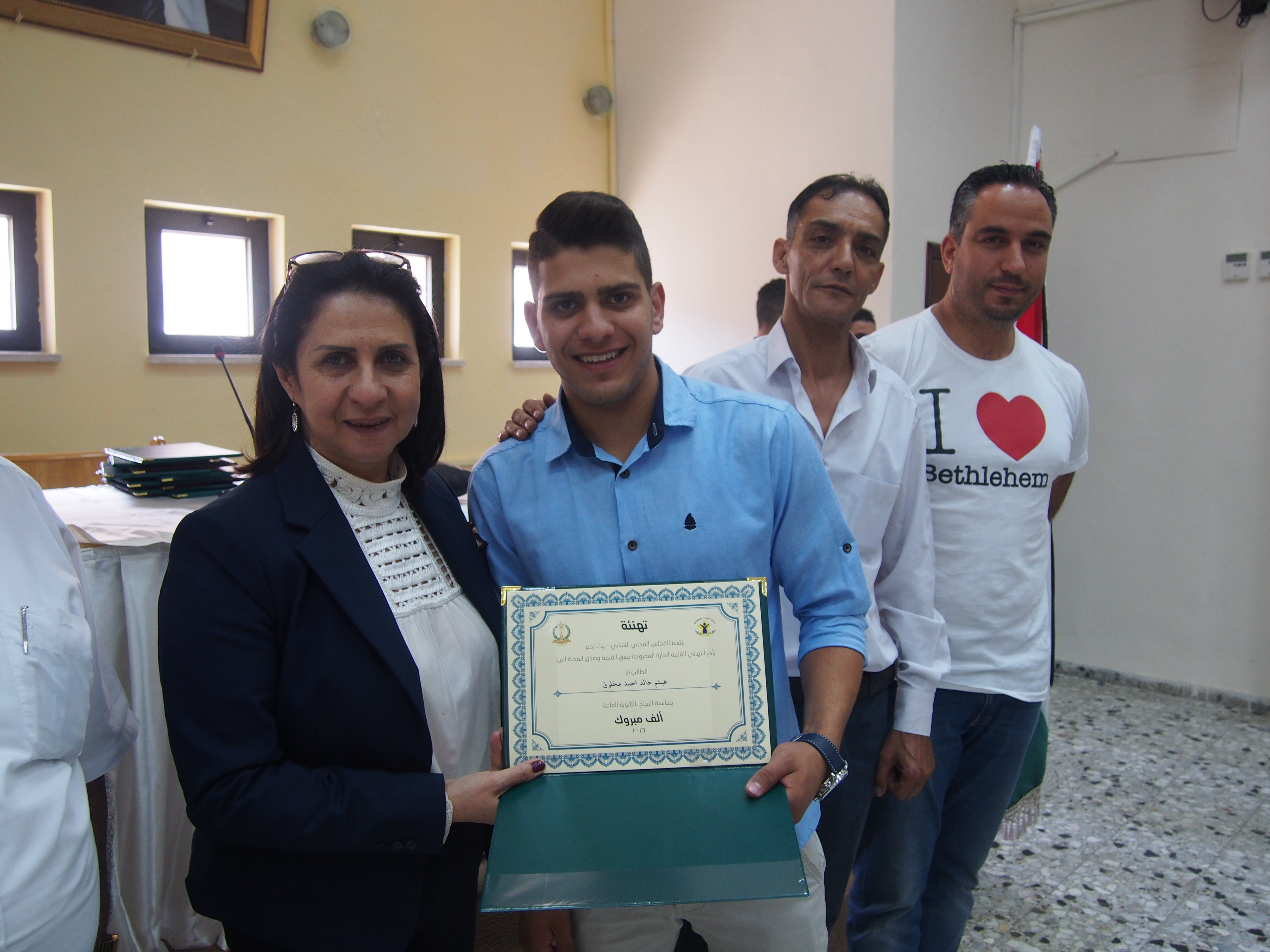 المجلس المحلي الشبابي في بيت لحم يكرم الناجحين في الثانوية العامة من أعضاء الهيئة العامة والمجلس الشبابي