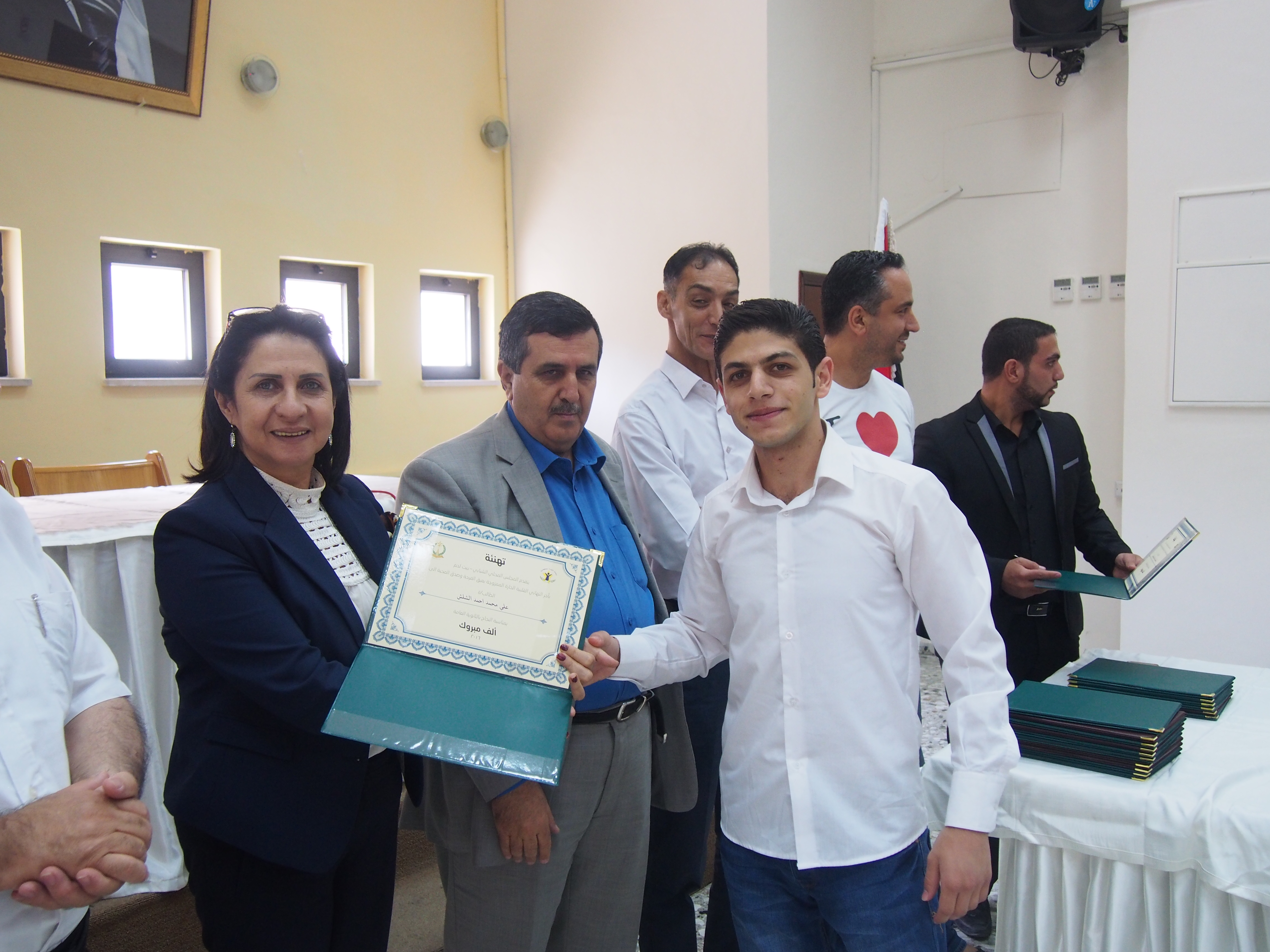 المجلس المحلي الشبابي في بيت لحم يكرم الناجحين في الثانوية العامة من أعضاء الهيئة العامة والمجلس الشبابي