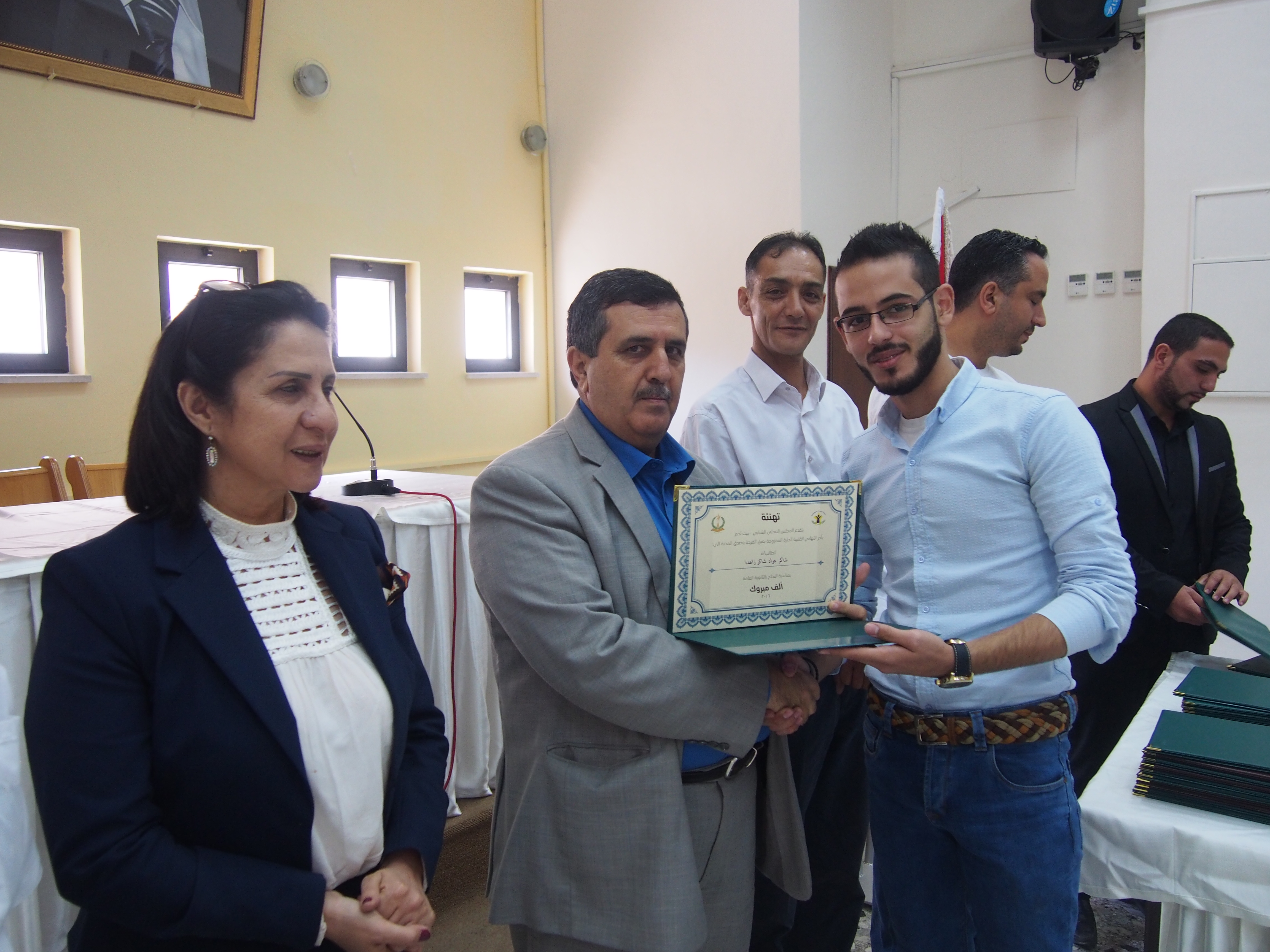 المجلس المحلي الشبابي في بيت لحم يكرم الناجحين في الثانوية العامة من أعضاء الهيئة العامة والمجلس الشبابي