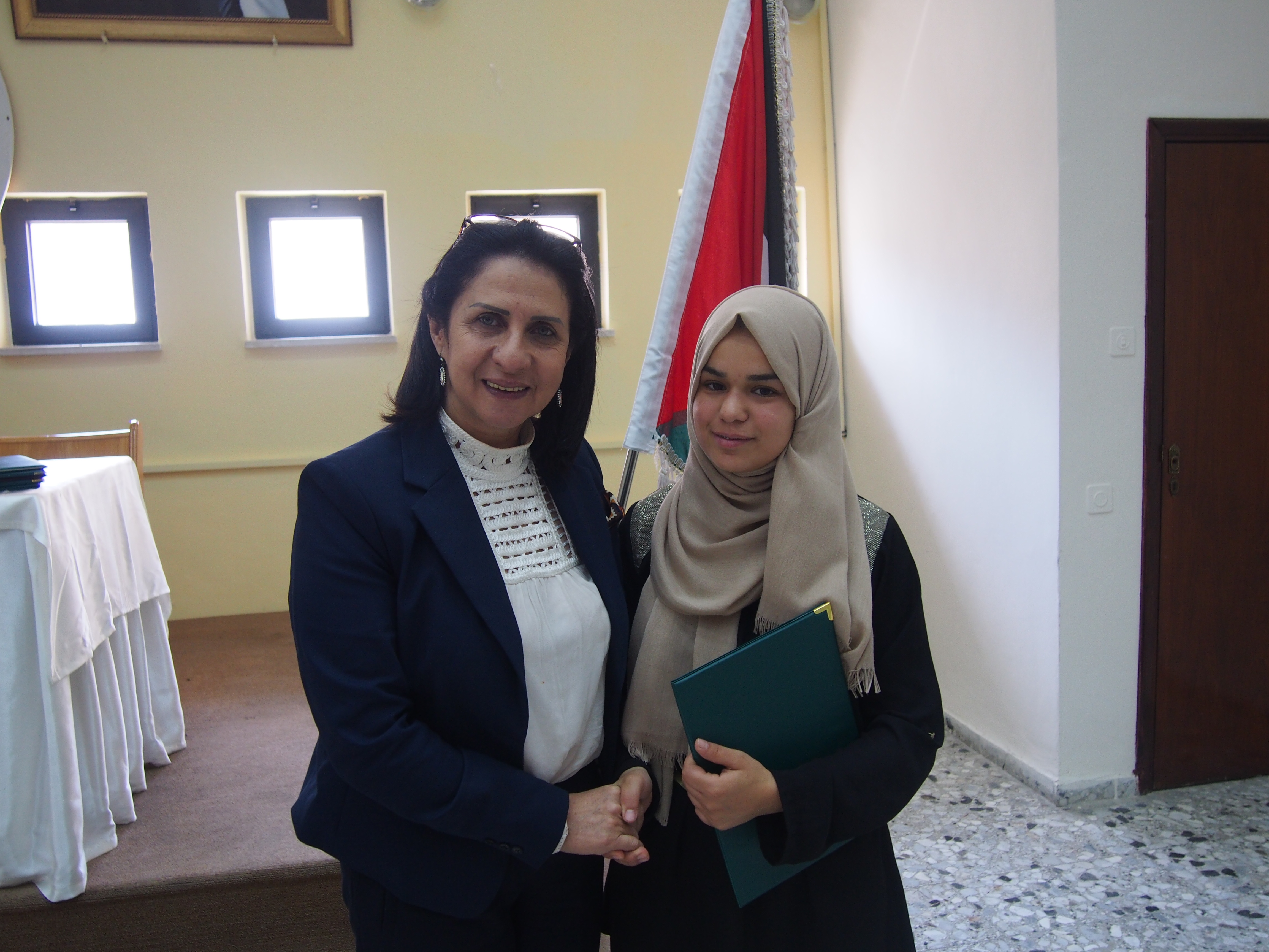 المجلس المحلي الشبابي في بيت لحم يكرم الناجحين في الثانوية العامة من أعضاء الهيئة العامة والمجلس الشبابي