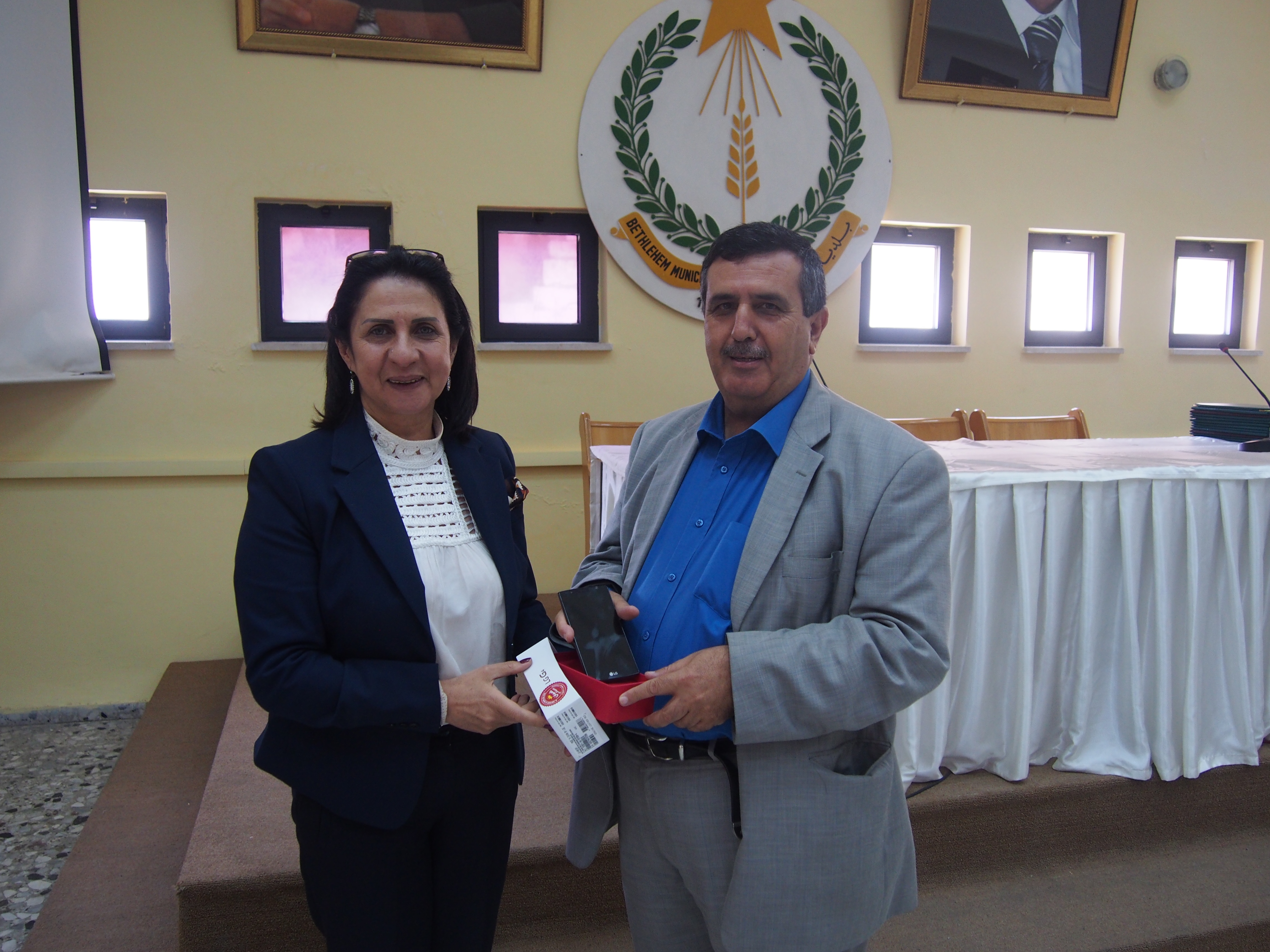 المجلس المحلي الشبابي في بيت لحم يكرم الناجحين في الثانوية العامة من أعضاء الهيئة العامة والمجلس الشبابي