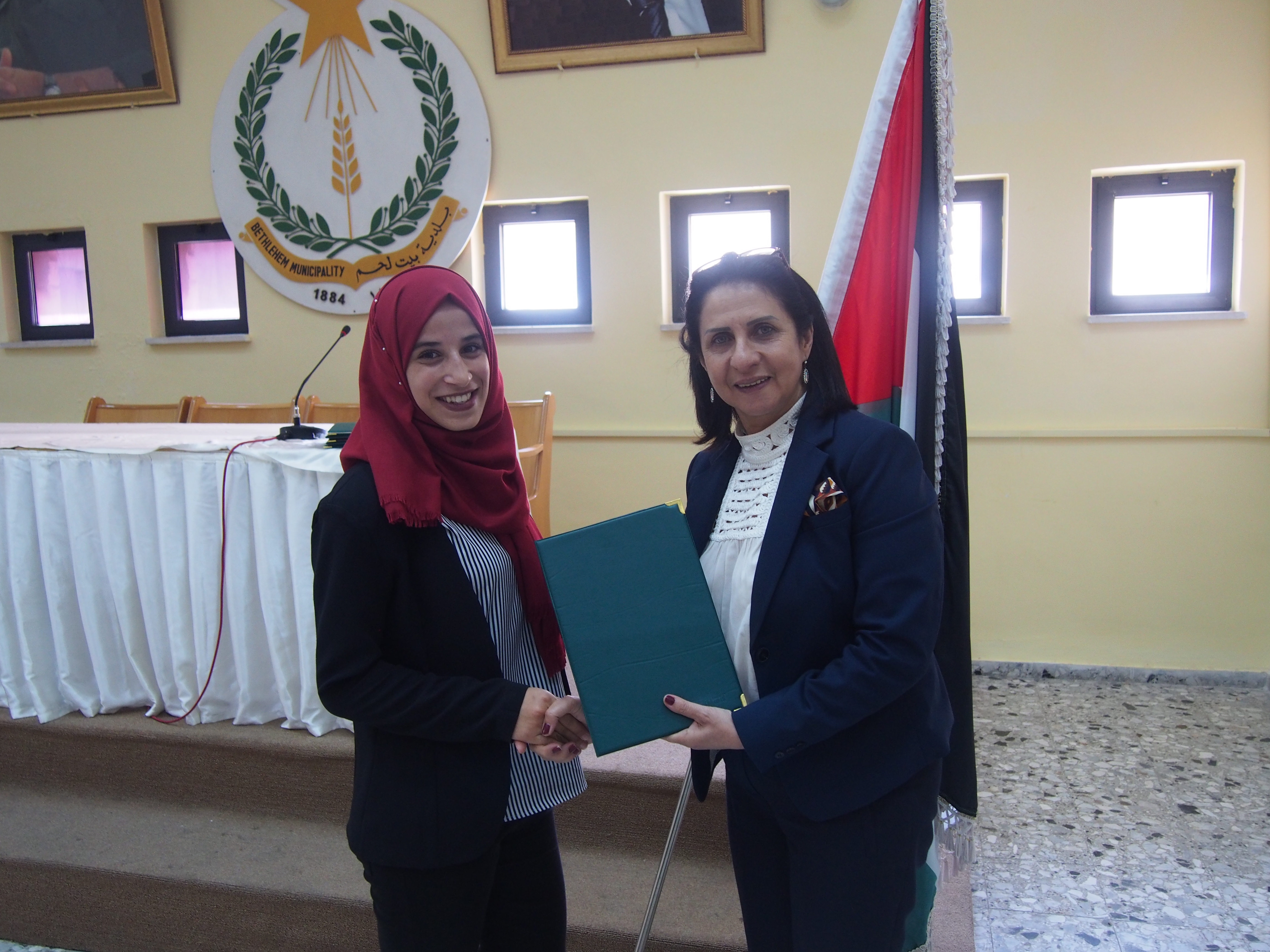 المجلس المحلي الشبابي في بيت لحم يكرم الناجحين في الثانوية العامة من أعضاء الهيئة العامة والمجلس الشبابي