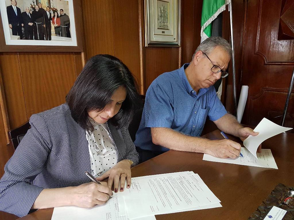  بلدية بيت لحم تجدد إتفاقية التعاون السنوية مع البعثة البابوية بهدف دعم حديقة ماري دوتي