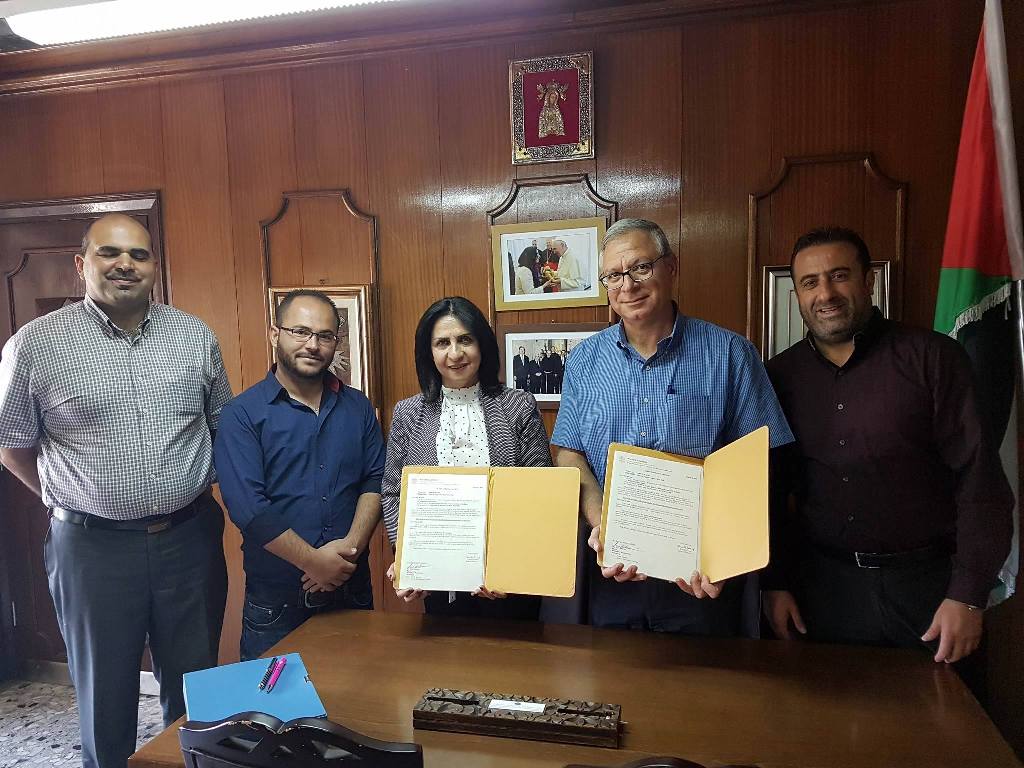  بلدية بيت لحم تجدد إتفاقية التعاون السنوية مع البعثة البابوية بهدف دعم حديقة ماري دوتي