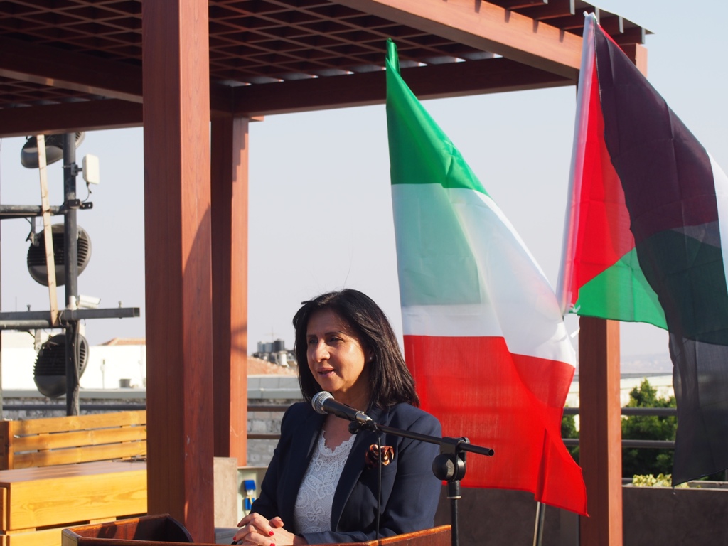 بلدية بيت لحم تكرم القنصل الإيطالي السابق وتمنحه مواطنة بيت لحم الفخرية 