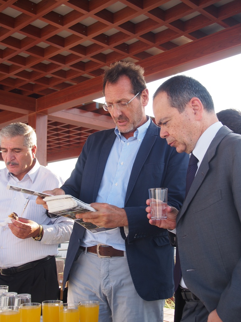 بلدية بيت لحم تكرم القنصل الإيطالي السابق وتمنحه مواطنة بيت لحم الفخرية 