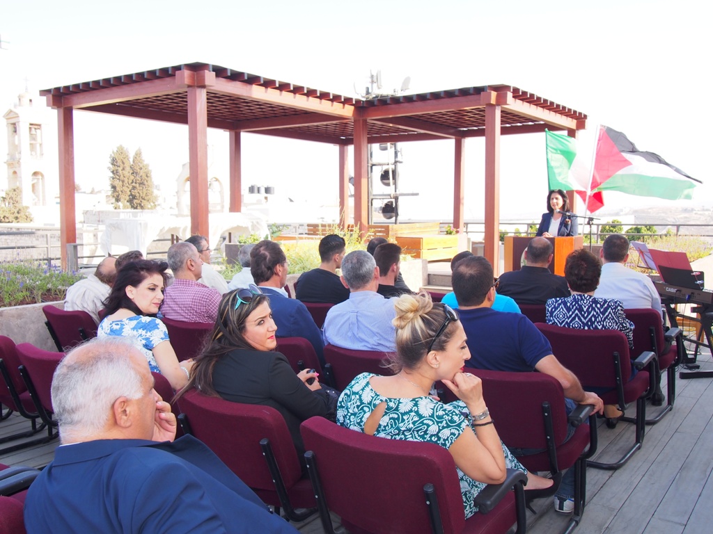 بلدية بيت لحم تكرم القنصل الإيطالي السابق وتمنحه مواطنة بيت لحم الفخرية 