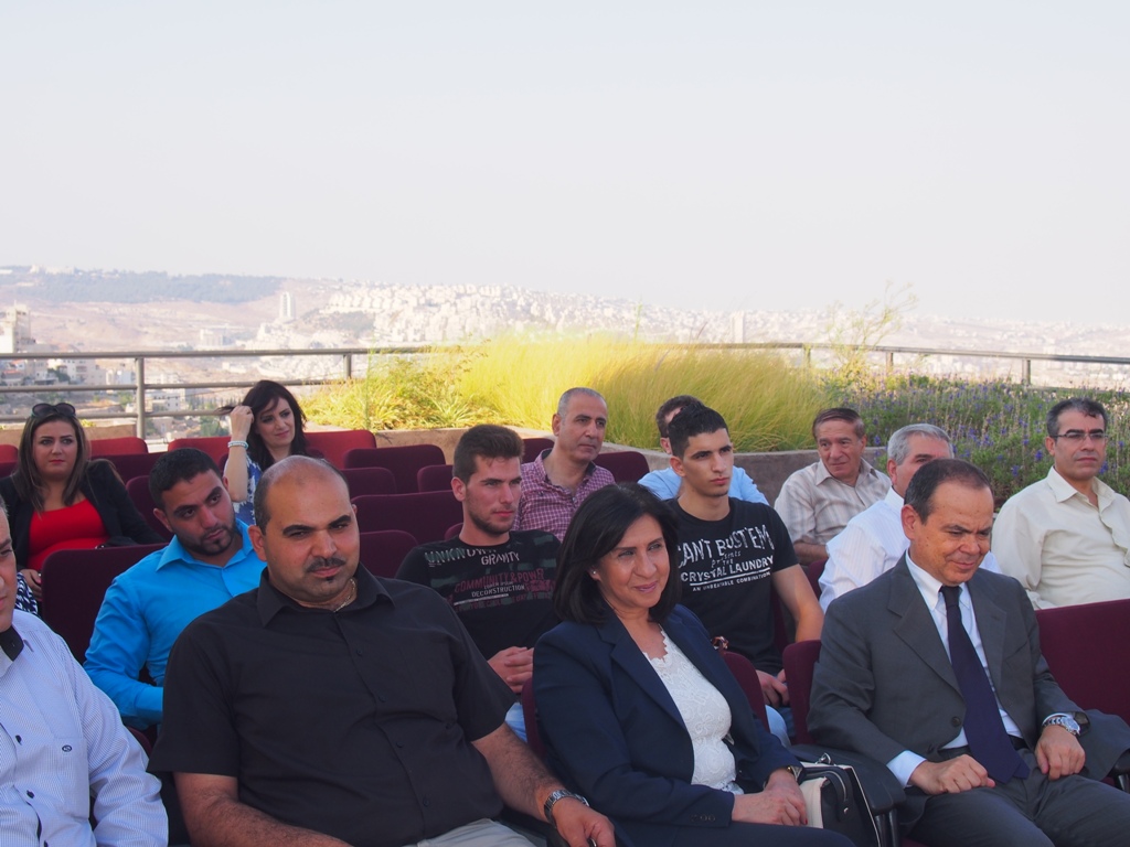 بلدية بيت لحم تكرم القنصل الإيطالي السابق وتمنحه مواطنة بيت لحم الفخرية 