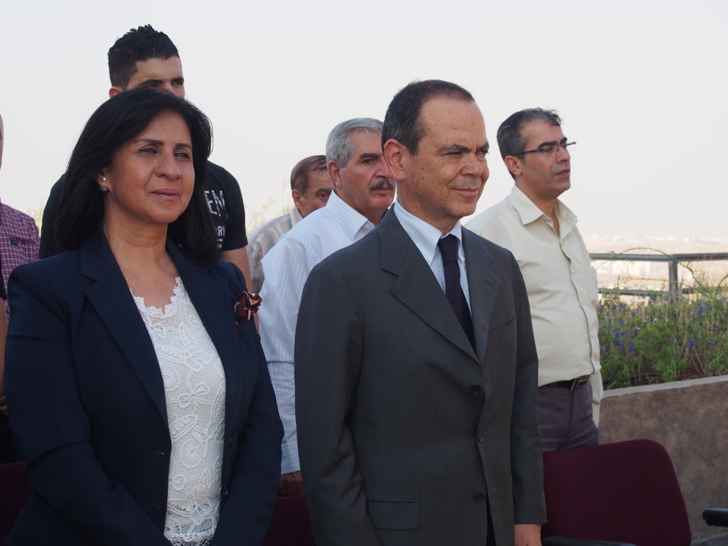 بلدية بيت لحم تكرم القنصل الإيطالي السابق وتمنحه مواطنة بيت لحم الفخرية 