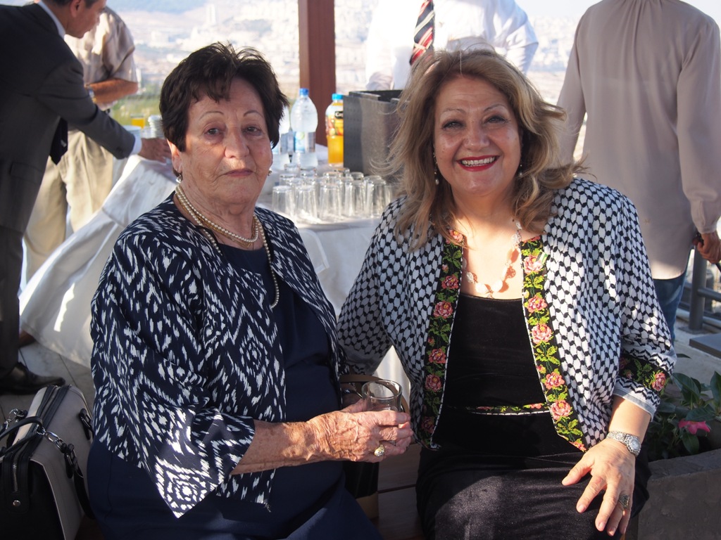 بلدية بيت لحم تكرم القنصل الإيطالي السابق وتمنحه مواطنة بيت لحم الفخرية 