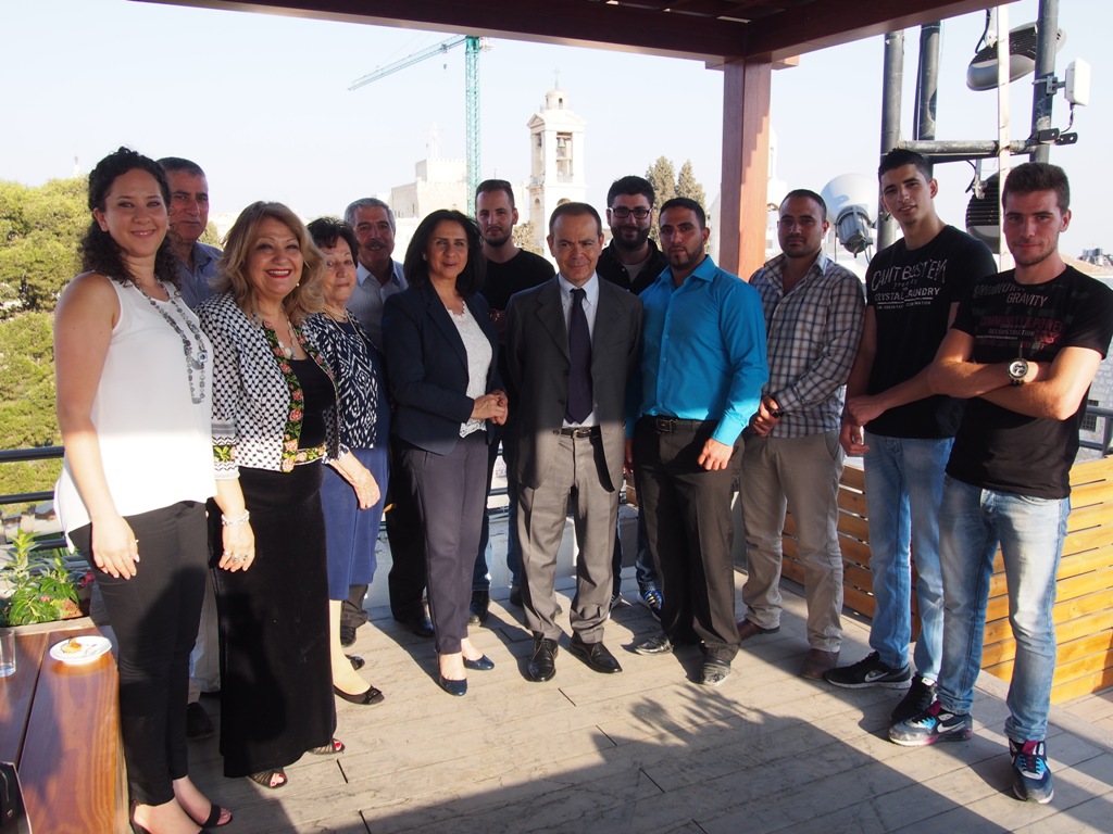 بلدية بيت لحم تكرم القنصل الإيطالي السابق وتمنحه مواطنة بيت لحم الفخرية 