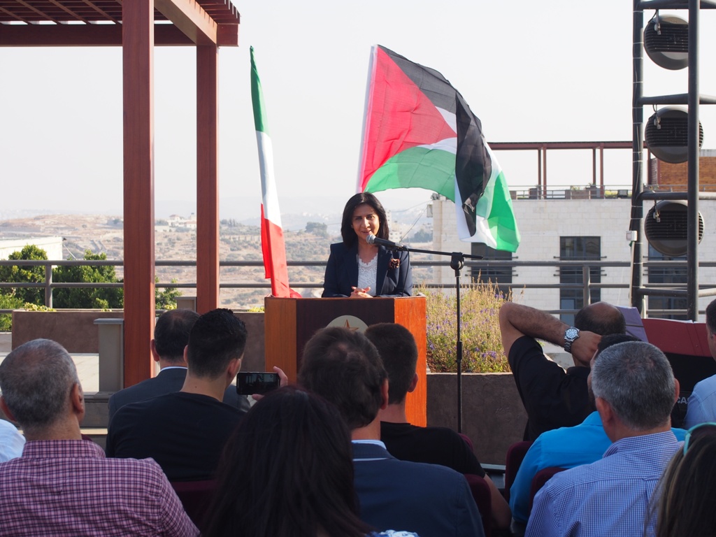 بلدية بيت لحم تكرم القنصل الإيطالي السابق وتمنحه مواطنة بيت لحم الفخرية 