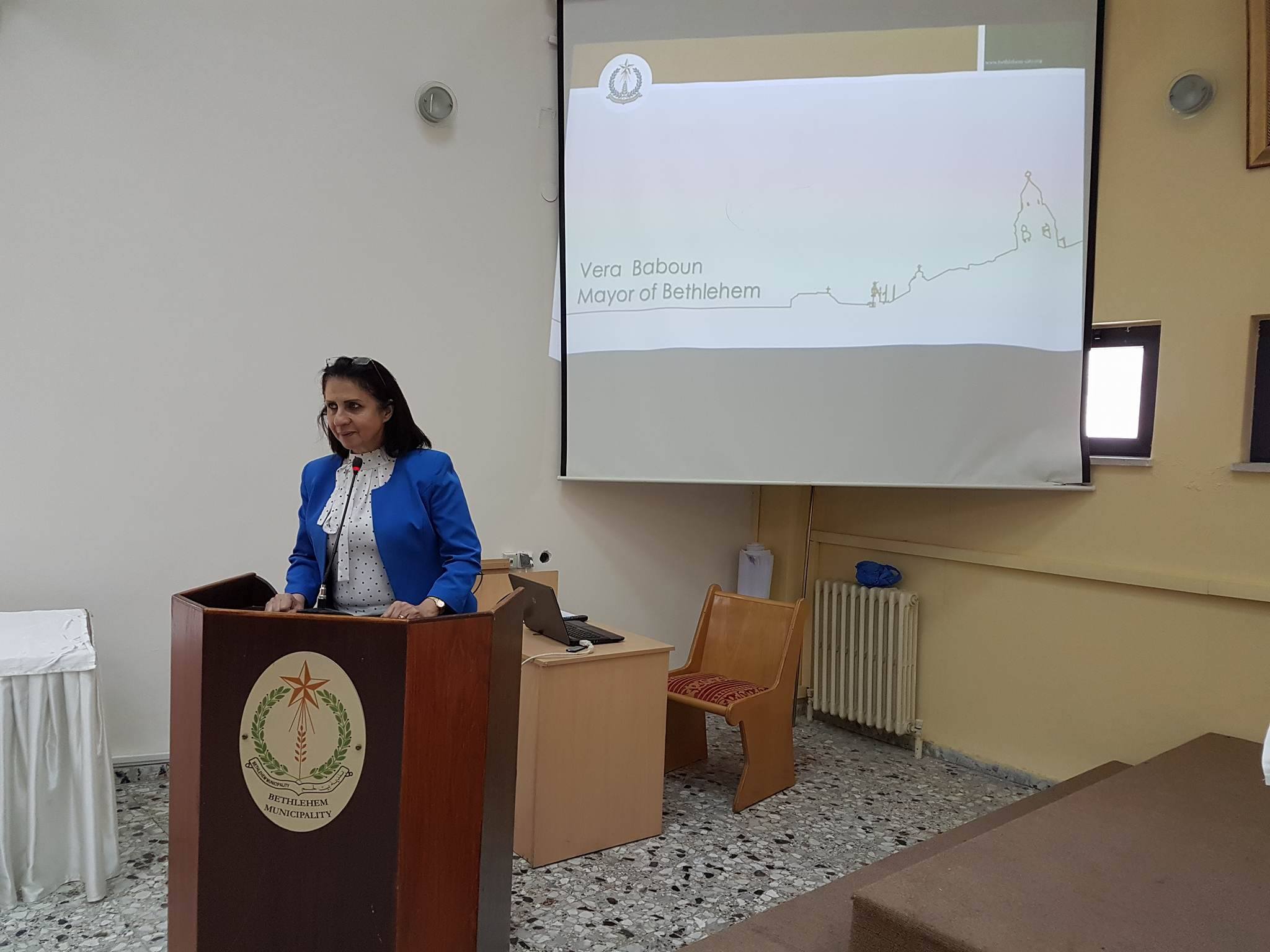 رئيسة بلدية بيت لحم تلتقي عدد من الأكاديميين القادمين من المملكة المتحدة 