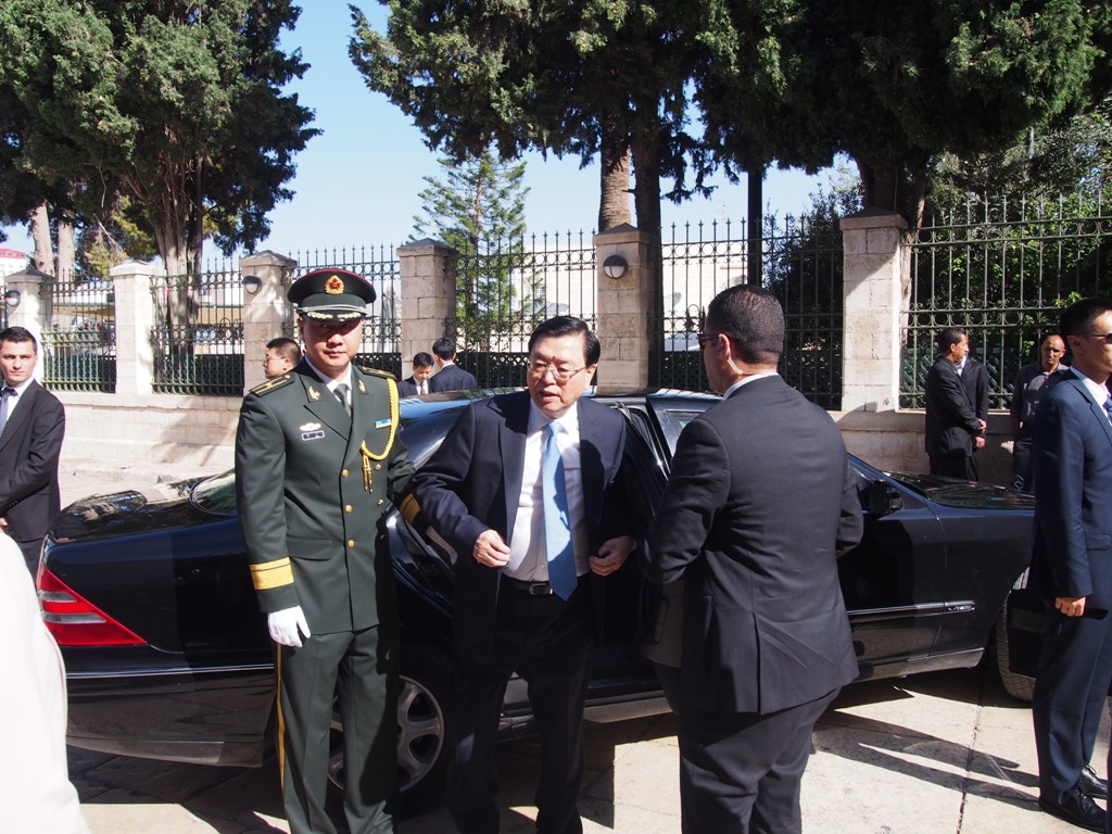 رئيسة بلدية بيت لحم تشارك في استقبال رئيس اللجنة الدائمة لمجلس نواب الشعب الصيني