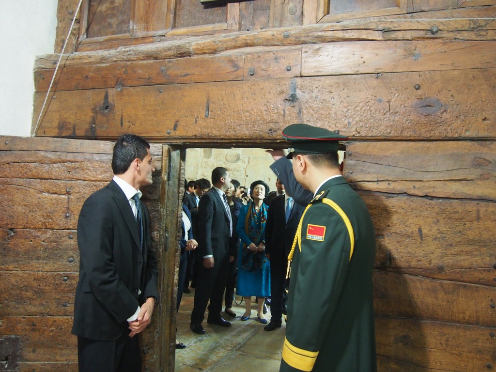 رئيسة بلدية بيت لحم تشارك في استقبال رئيس اللجنة الدائمة لمجلس نواب الشعب الصيني