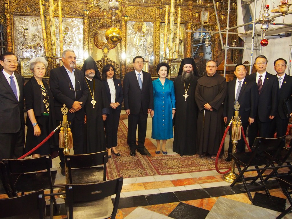 رئيسة بلدية بيت لحم تشارك في استقبال رئيس اللجنة الدائمة لمجلس نواب الشعب الصيني