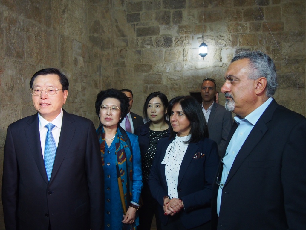 رئيسة بلدية بيت لحم تشارك في استقبال رئيس اللجنة الدائمة لمجلس نواب الشعب الصيني