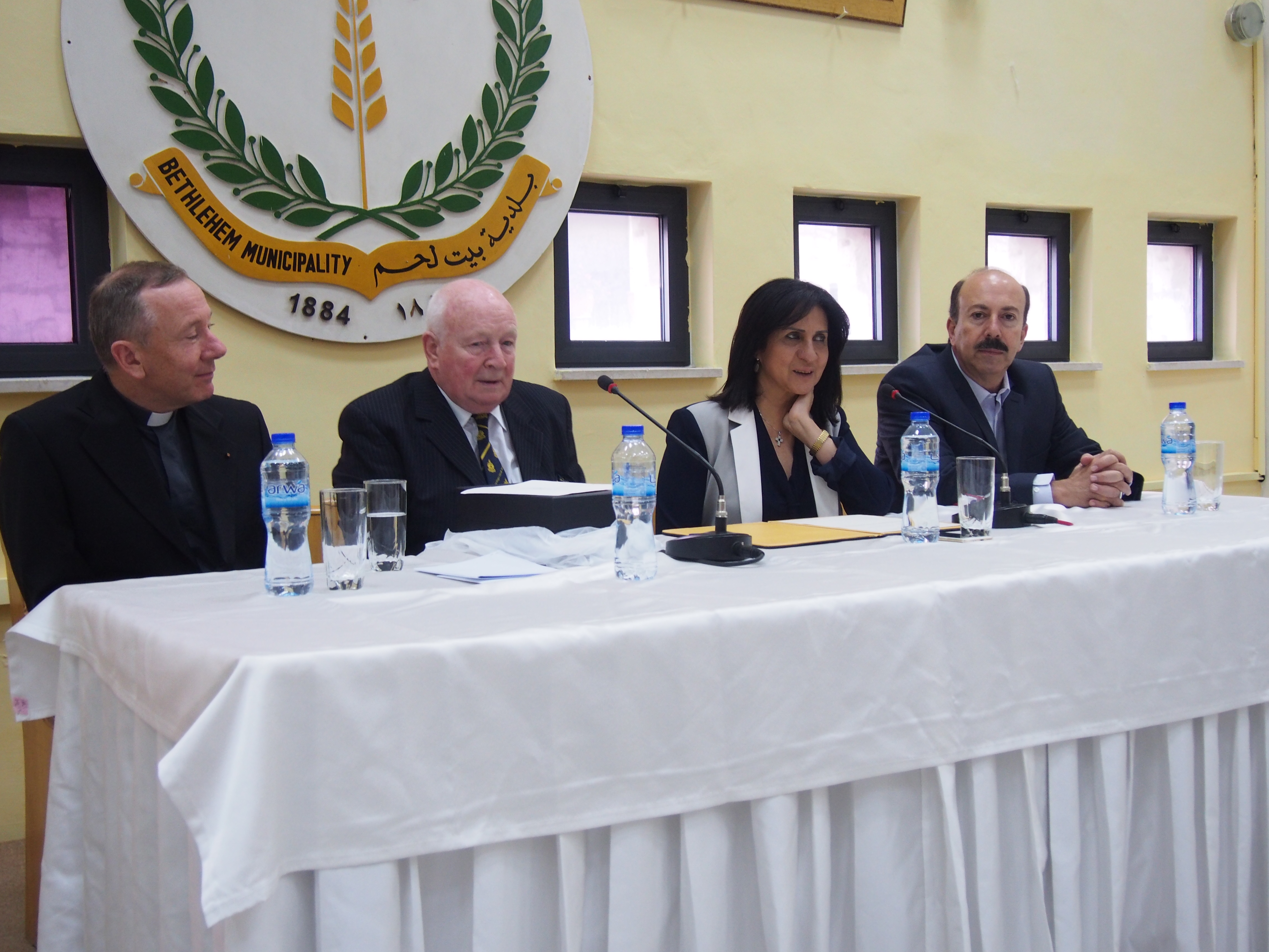 رئيسة بلدية بيت لحم تستقبل رئيس بلدية غلاسكو السابق أليكس موسين والوفد المرافق