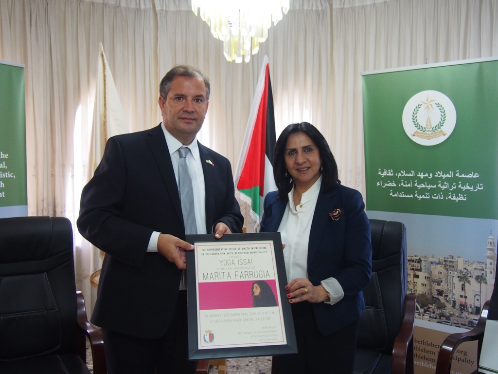 رئيسة بلدية بيت لحم تستقبل وزير الحكم المحلي المالطي 