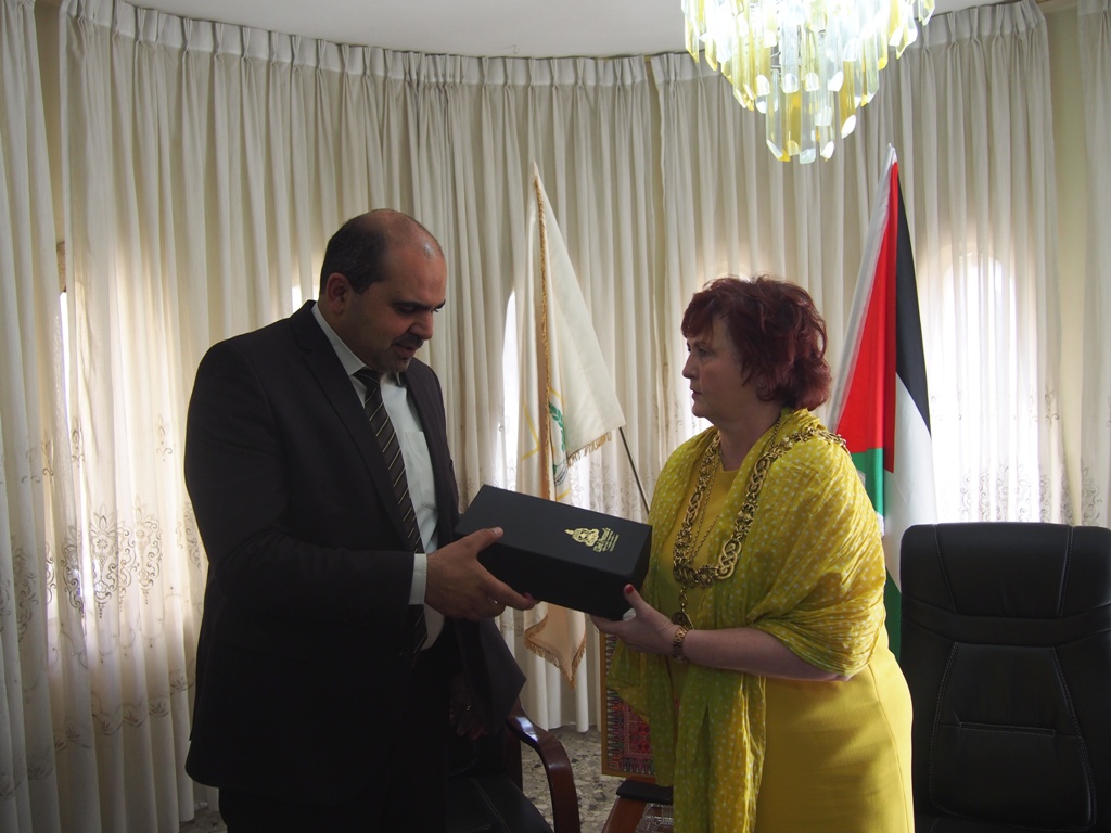 رئيسة بلدية غلاسكو  تزور بلدية بيت لحم وتلتقي نائب رئيسة البلدية 