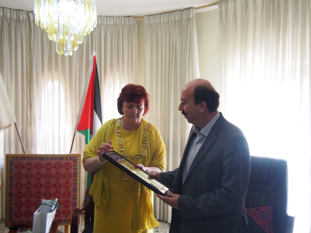 رئيسة بلدية غلاسكو  تزور بلدية بيت لحم وتلتقي نائب رئيسة البلدية 