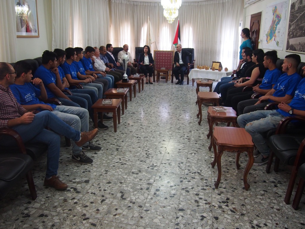 رئيسة بلدية بيت لحم تكرم  فريق نادي عاصمة الميلاد/ أكاديمية أطفال بلا حدود بمناسبة فوزهم في دوري بريشا الإيطالية المتوأمة مع بلدية بيت لحم 