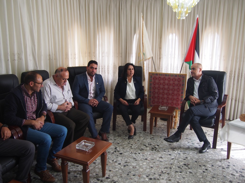 رئيسة بلدية بيت لحم تكرم  فريق نادي عاصمة الميلاد/ أكاديمية أطفال بلا حدود بمناسبة فوزهم في دوري بريشا الإيطالية المتوأمة مع بلدية بيت لحم 