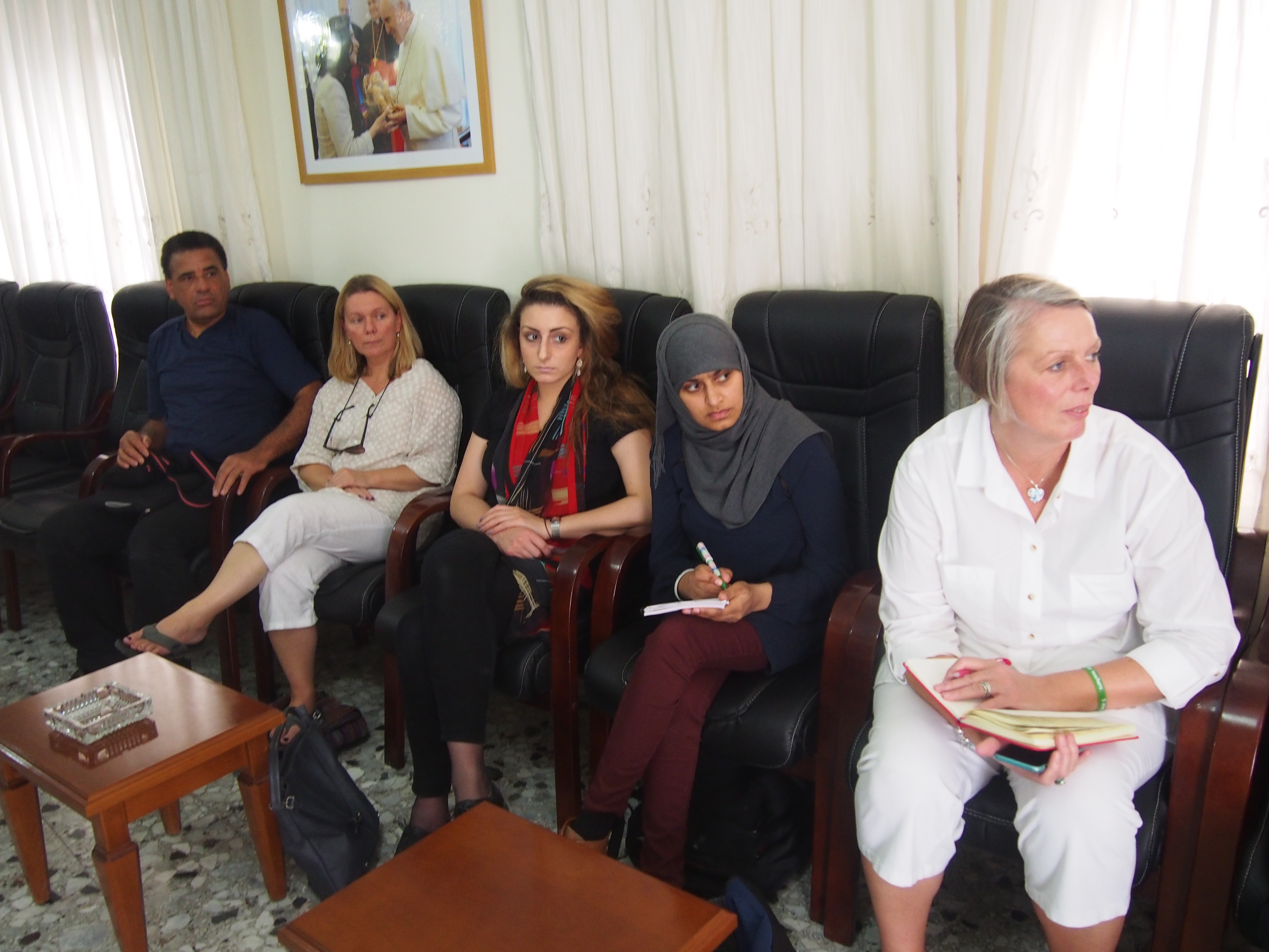 مدير عام بلدية بيت لحم يستقبل وفداً بريطانيا من الإتحاد الوطني للمدرسين 