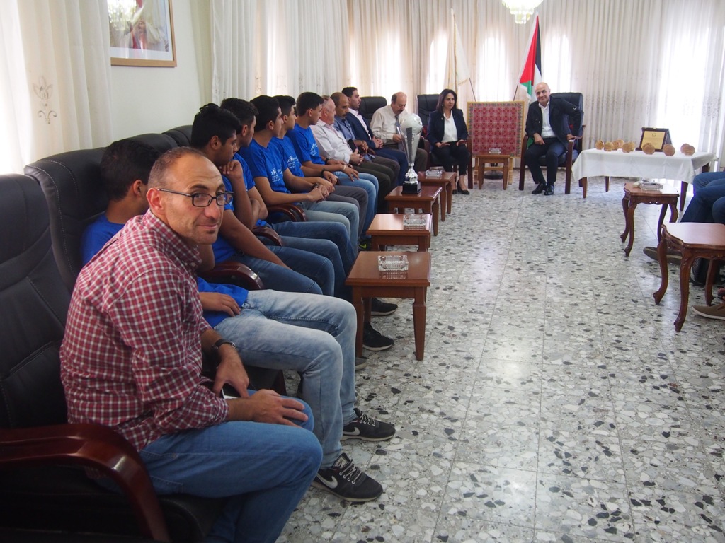 رئيسة بلدية بيت لحم تكرم  فريق نادي عاصمة الميلاد/ أكاديمية أطفال بلا حدود بمناسبة فوزهم في دوري بريشا الإيطالية المتوأمة مع بلدية بيت لحم 