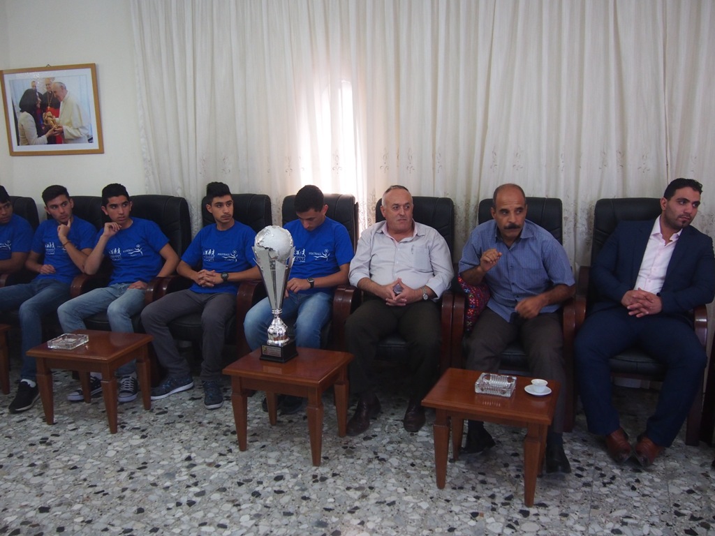 رئيسة بلدية بيت لحم تكرم  فريق نادي عاصمة الميلاد/ أكاديمية أطفال بلا حدود بمناسبة فوزهم في دوري بريشا الإيطالية المتوأمة مع بلدية بيت لحم 