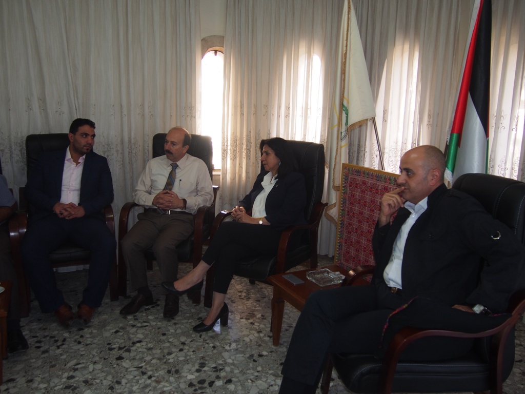 رئيسة بلدية بيت لحم تكرم  فريق نادي عاصمة الميلاد/ أكاديمية أطفال بلا حدود بمناسبة فوزهم في دوري بريشا الإيطالية المتوأمة مع بلدية بيت لحم 