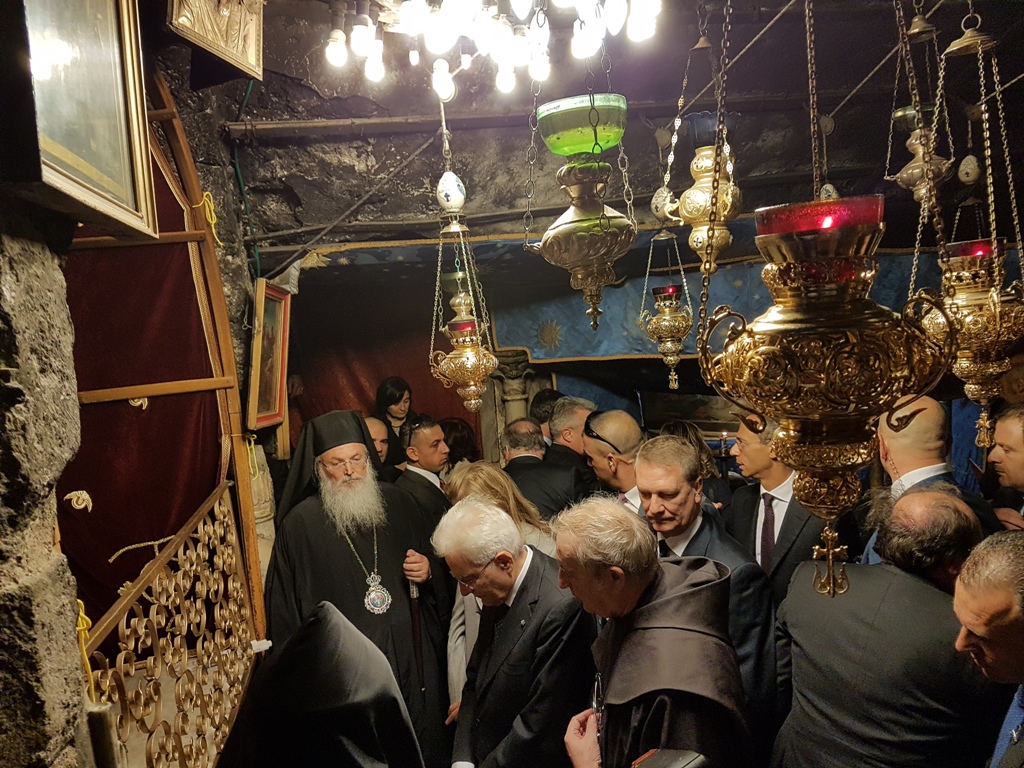 رئيسة بلدية بيت لحم تشارك في إستقبال الرئيس الإيطالي وترافقه في جولته