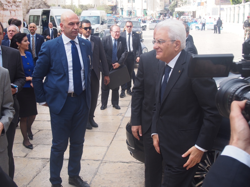 رئيسة بلدية بيت لحم تشارك في إستقبال الرئيس الإيطالي وترافقه في جولته