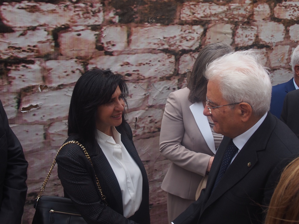 رئيسة بلدية بيت لحم تشارك في إستقبال الرئيس الإيطالي وترافقه في جولته