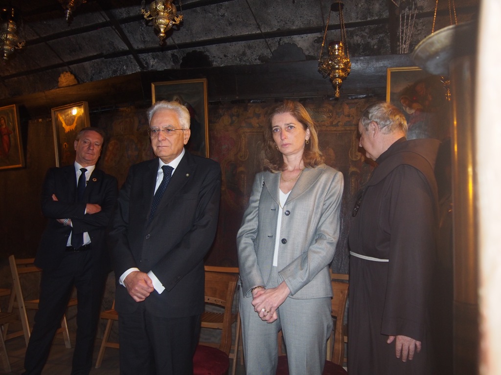 رئيسة بلدية بيت لحم تشارك في إستقبال الرئيس الإيطالي وترافقه في جولته